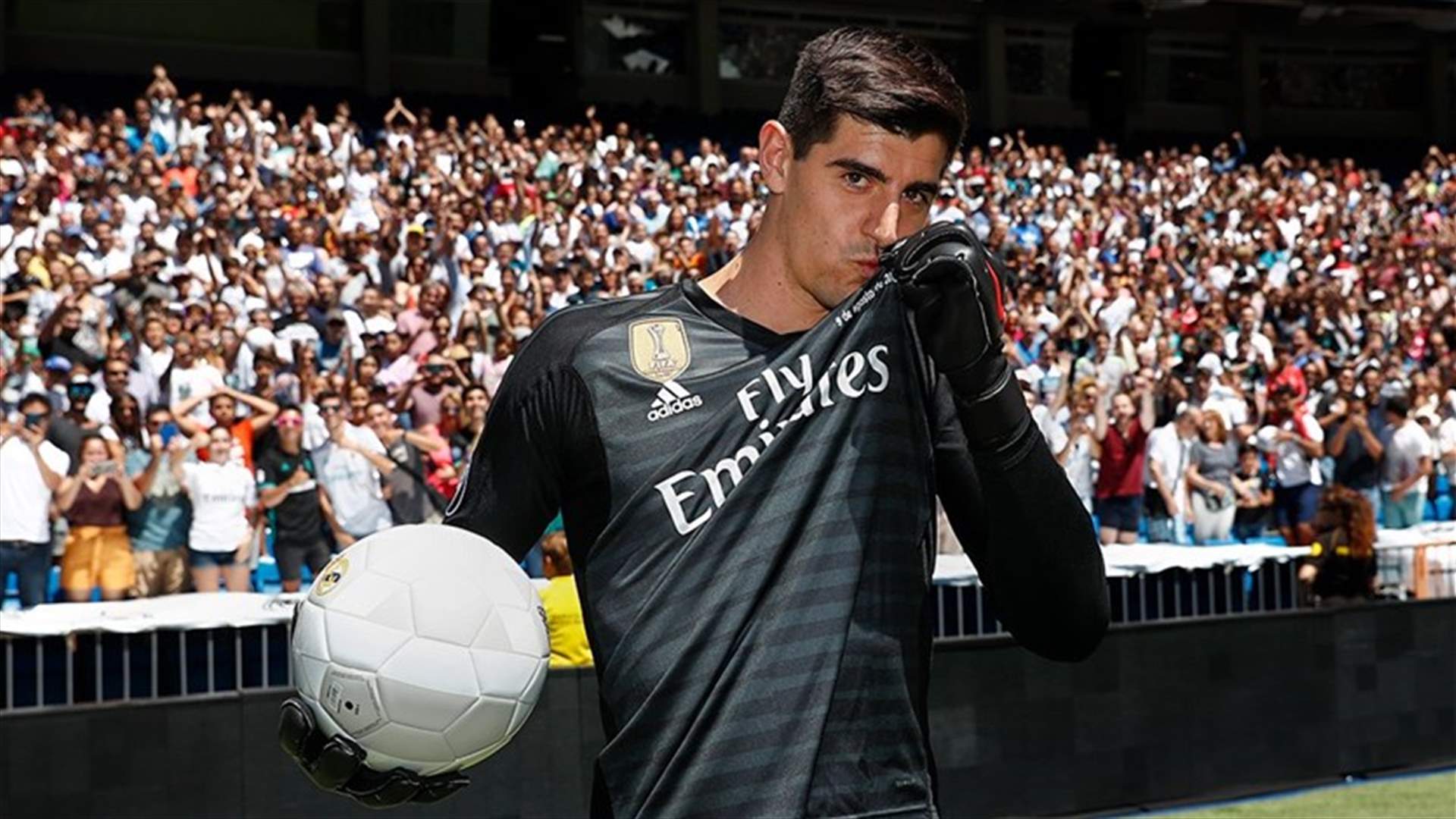 بينو كورتوا يجتاز الفحص الطبي ويقدمه لجماهير ريال مدريد