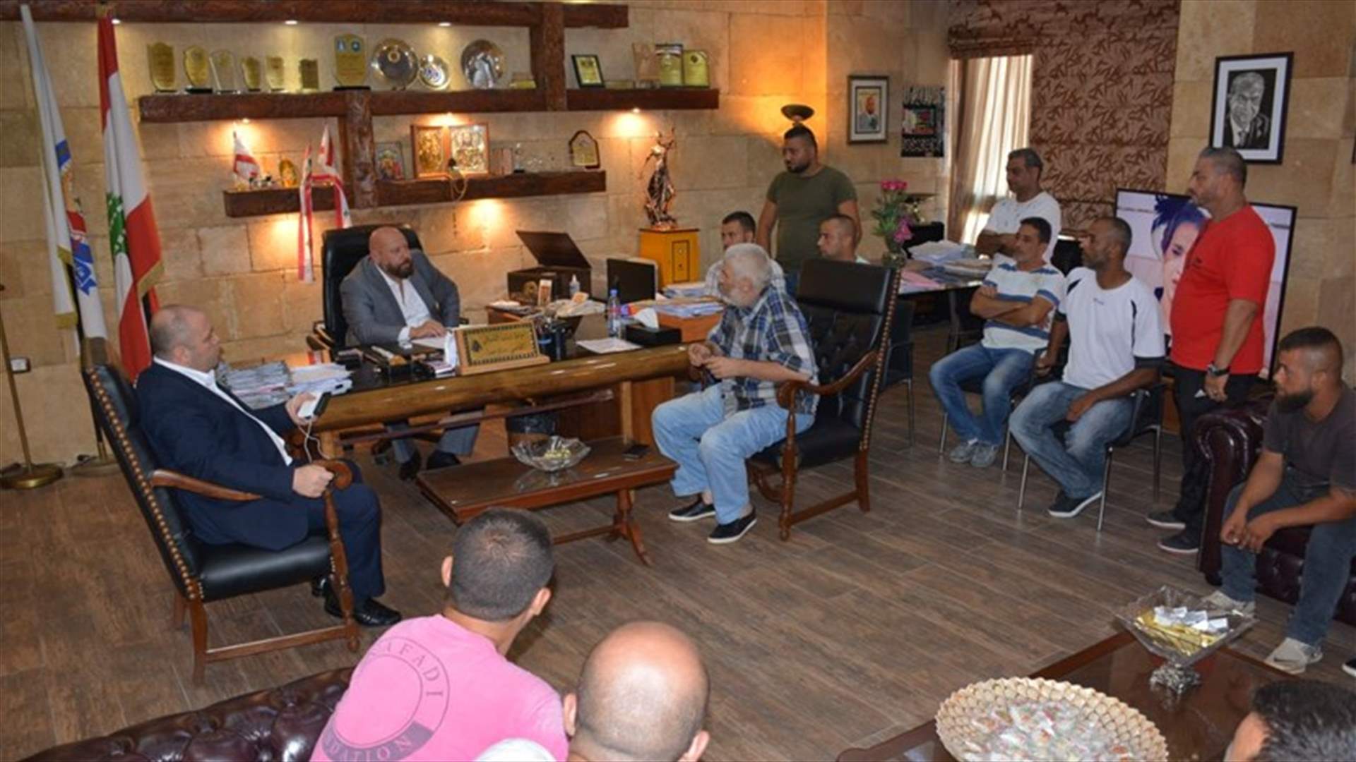 نهرا لعمال بلدية الميناء: نقف الى جانب مطالبكم المحقة