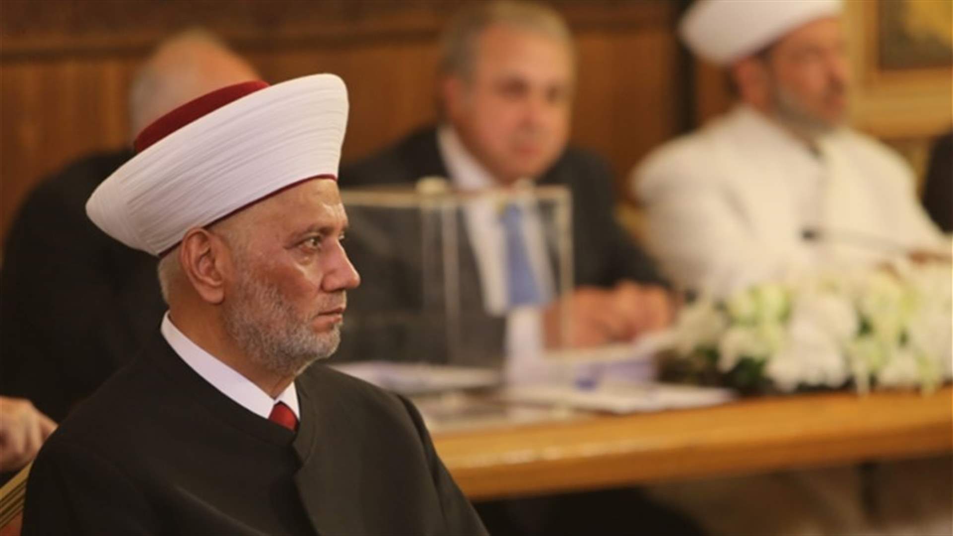 فوضى موسم الحج لبنانيا...الاخبار: البخاري أم "السيستم"؟