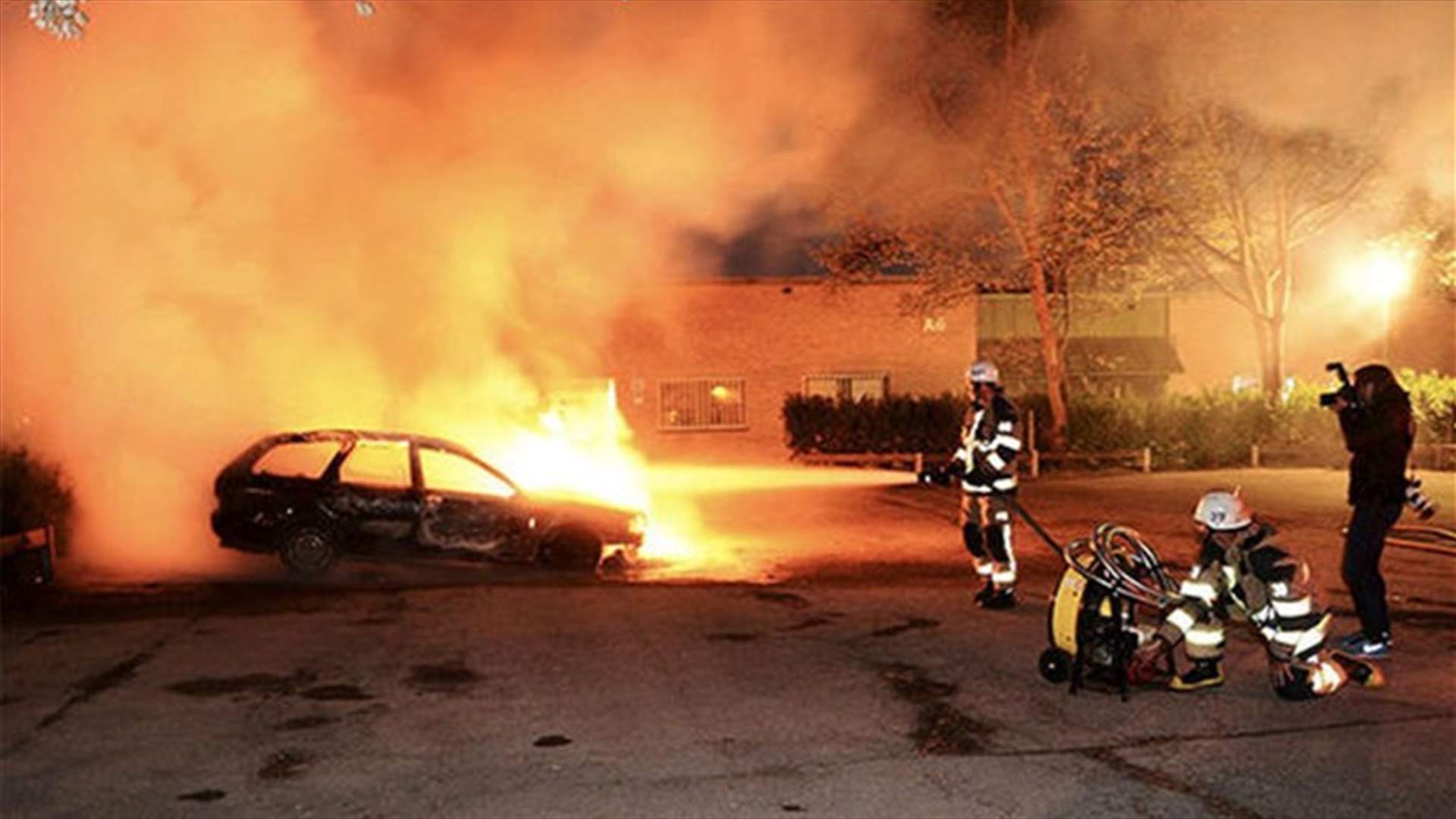 Youths set fire to cars in violence in Swedish city of Gothenburg