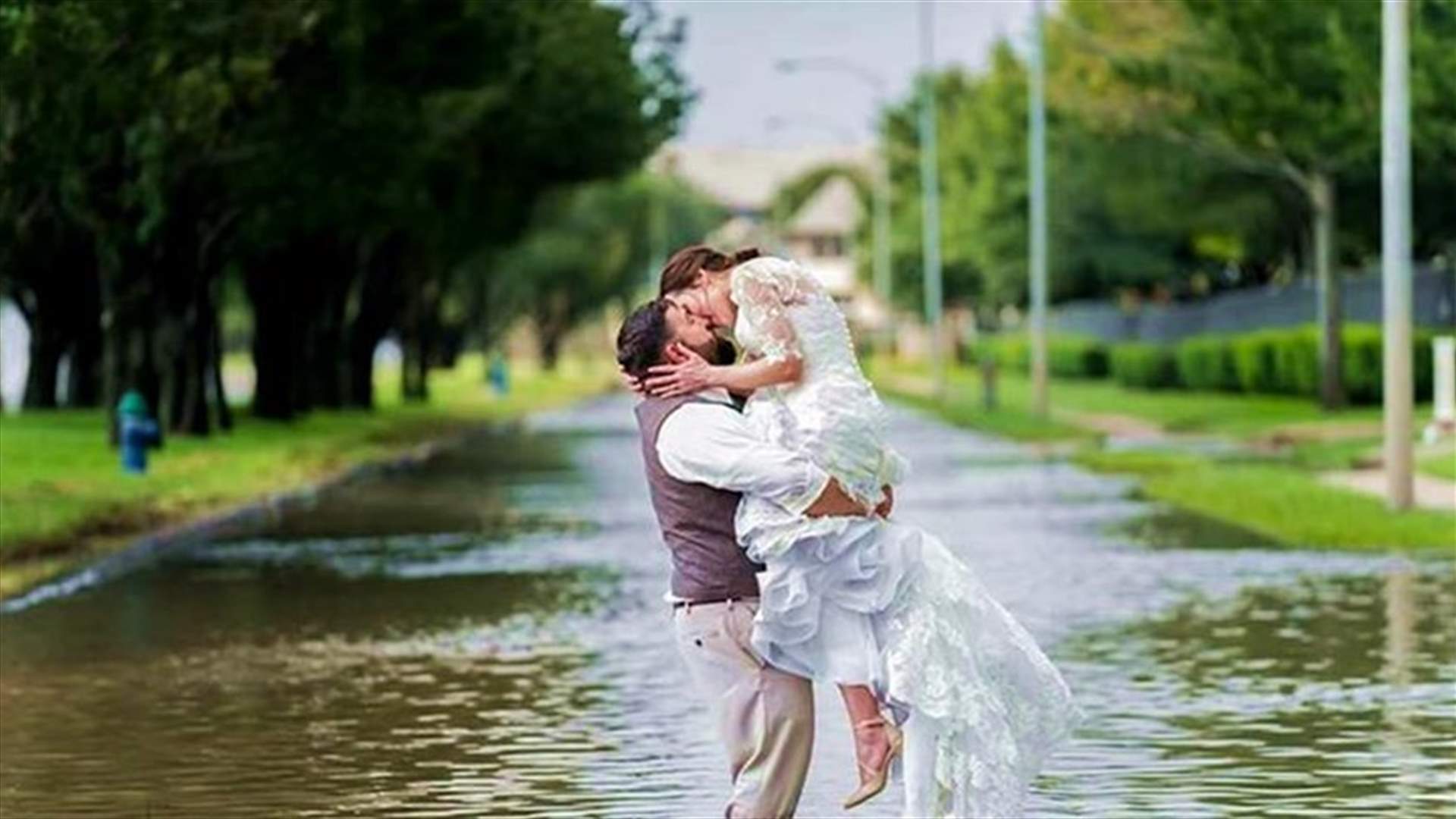 إنقاذ عروسين من الغرق... حلم الزفاف تحوّل إلى كابوس