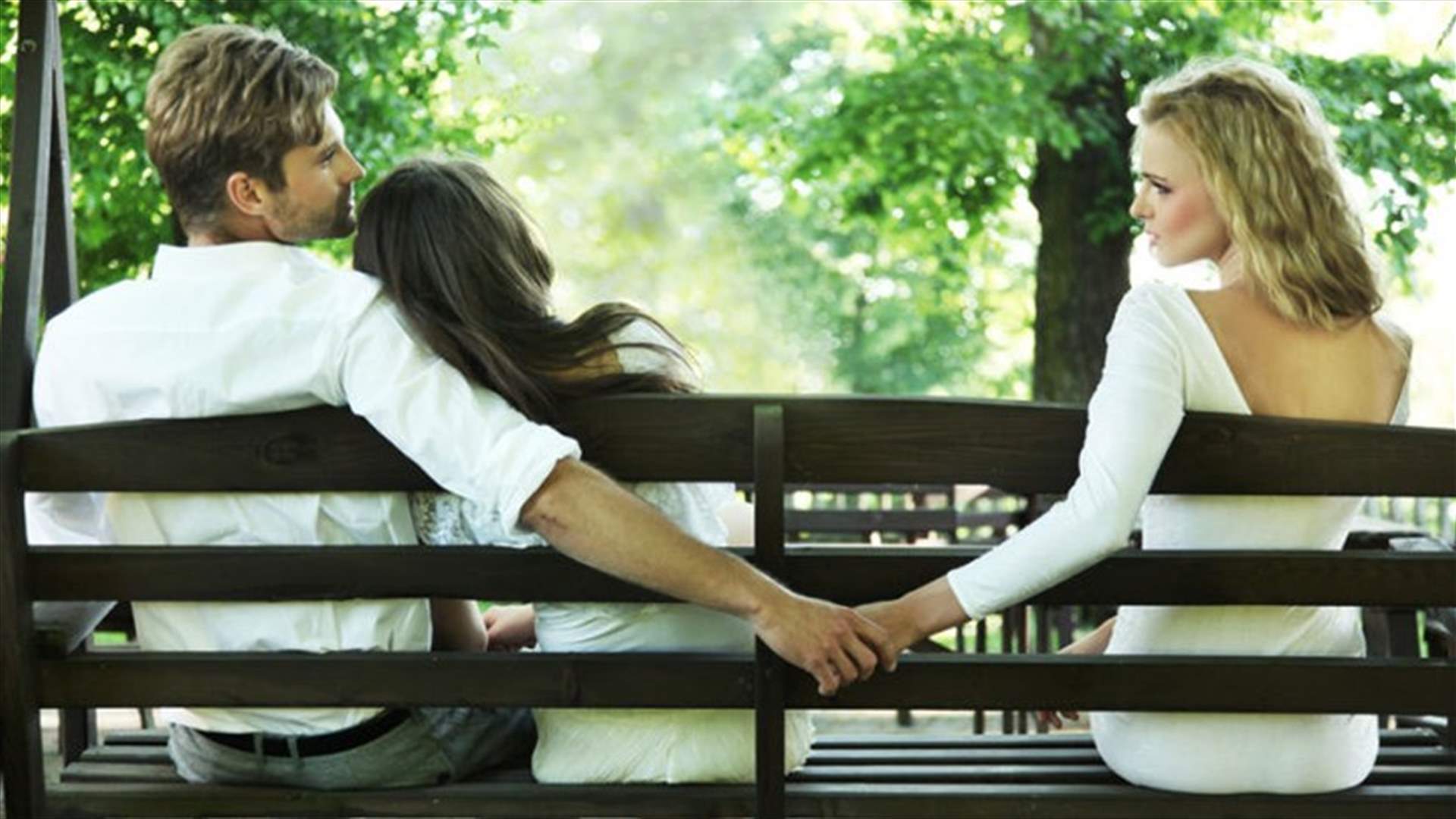 أراد الزواج من مراهقة فلقي رداً قاسياً من زوجته