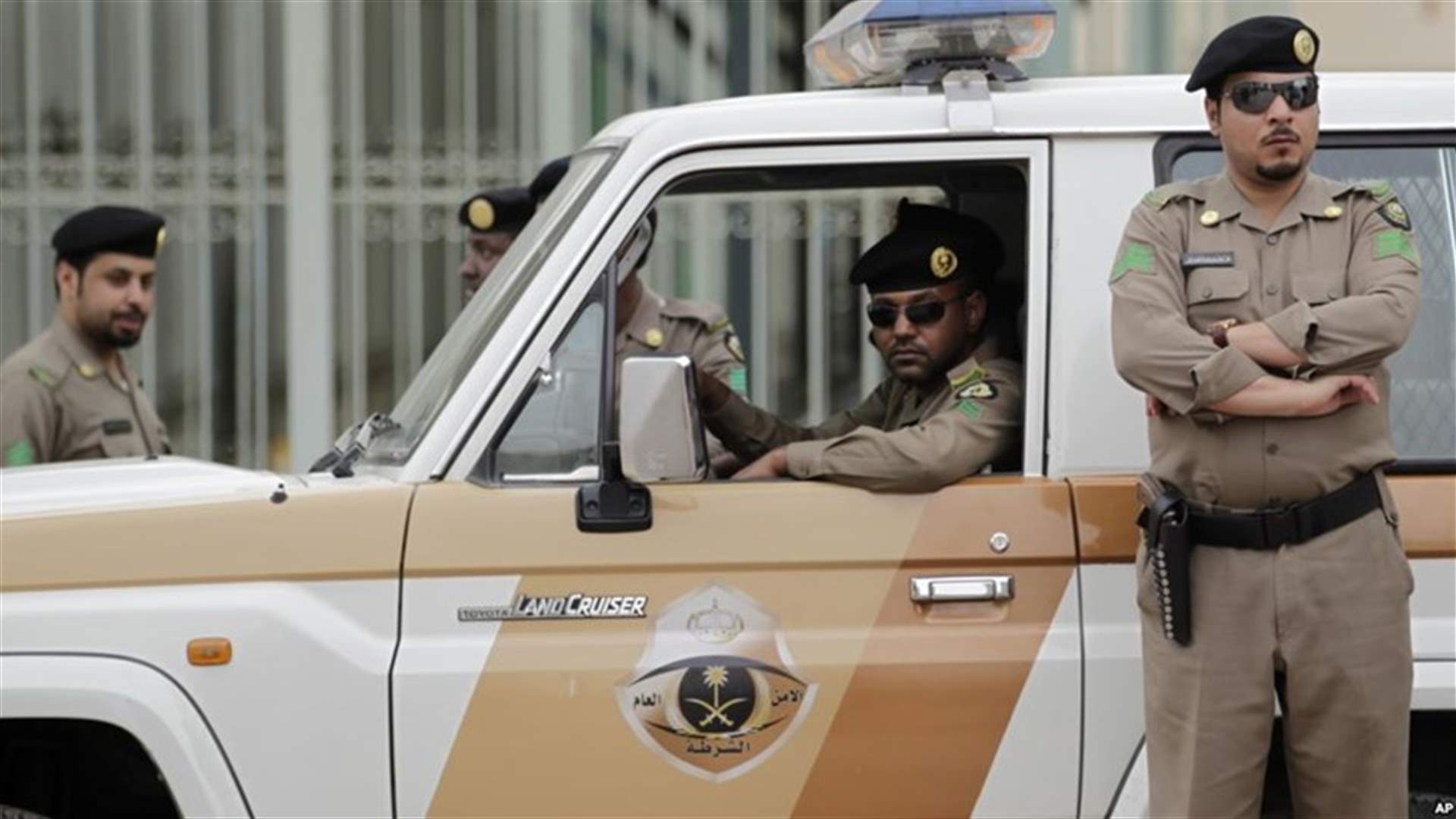 تحييد رجل يشتبه بأنه يضع حزاما ناسفا في مدينة البكيرية في السعودية