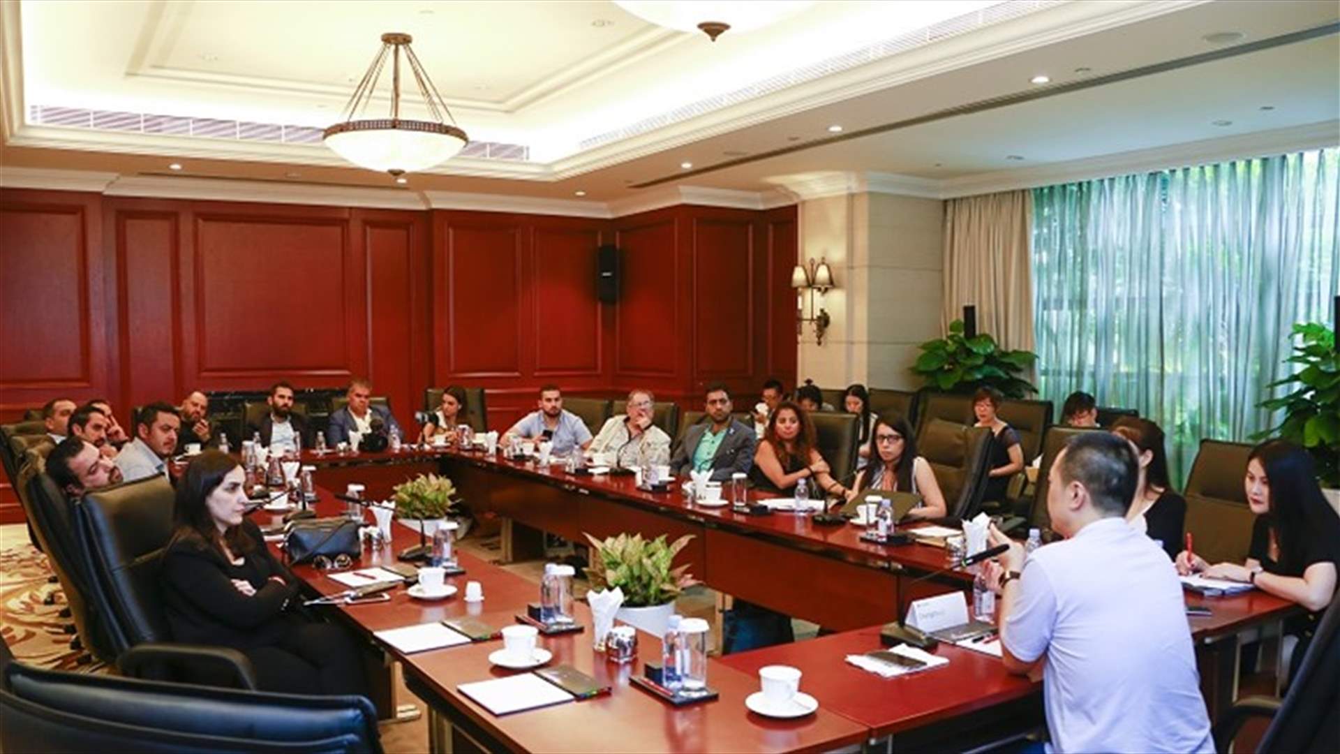 جولة لإعلاميين من لبنان والأردن في المقرّ الرئيسي لهواوي في الصين