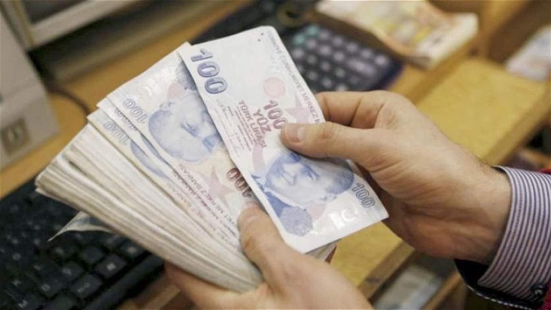 Moody's downgrades Turkey to Ba3, assigns negative outlook