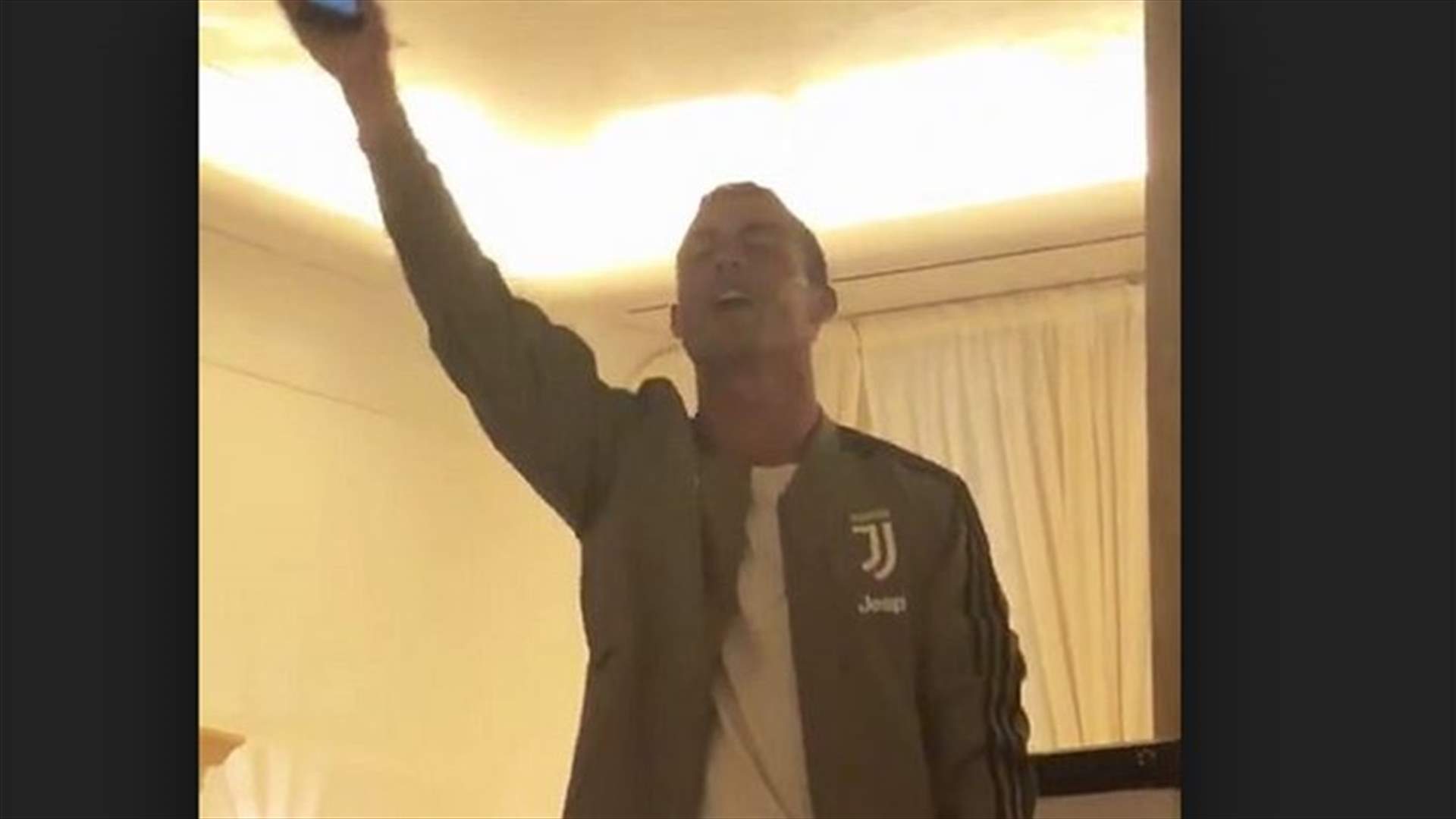 كريستيانو رونالدو يفجرّ موهبته في الغناء خلال حفل استقباله بنادي يوفنتوس
