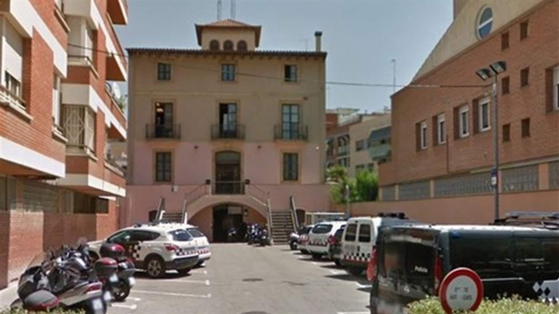 Spanish police shoot man trying to attack police station