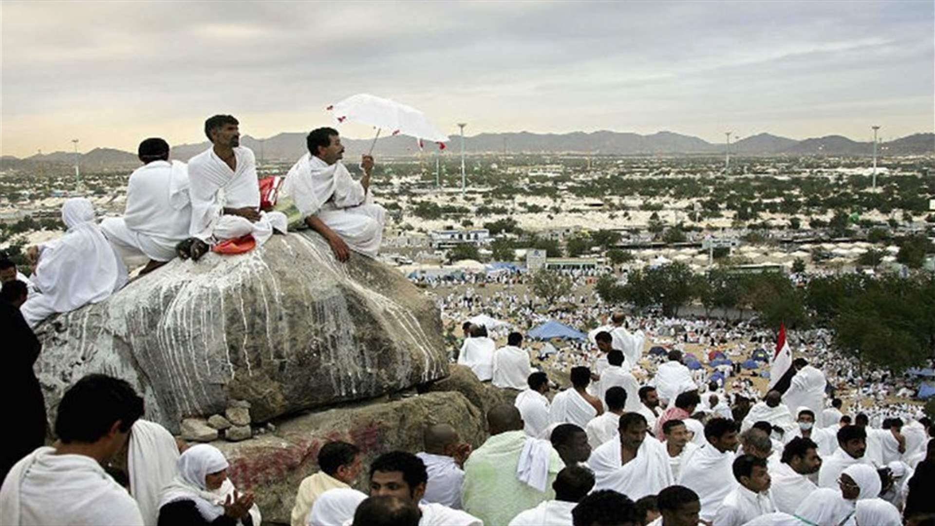 Repentant Muslims gather on Mount Arafat for haj climax