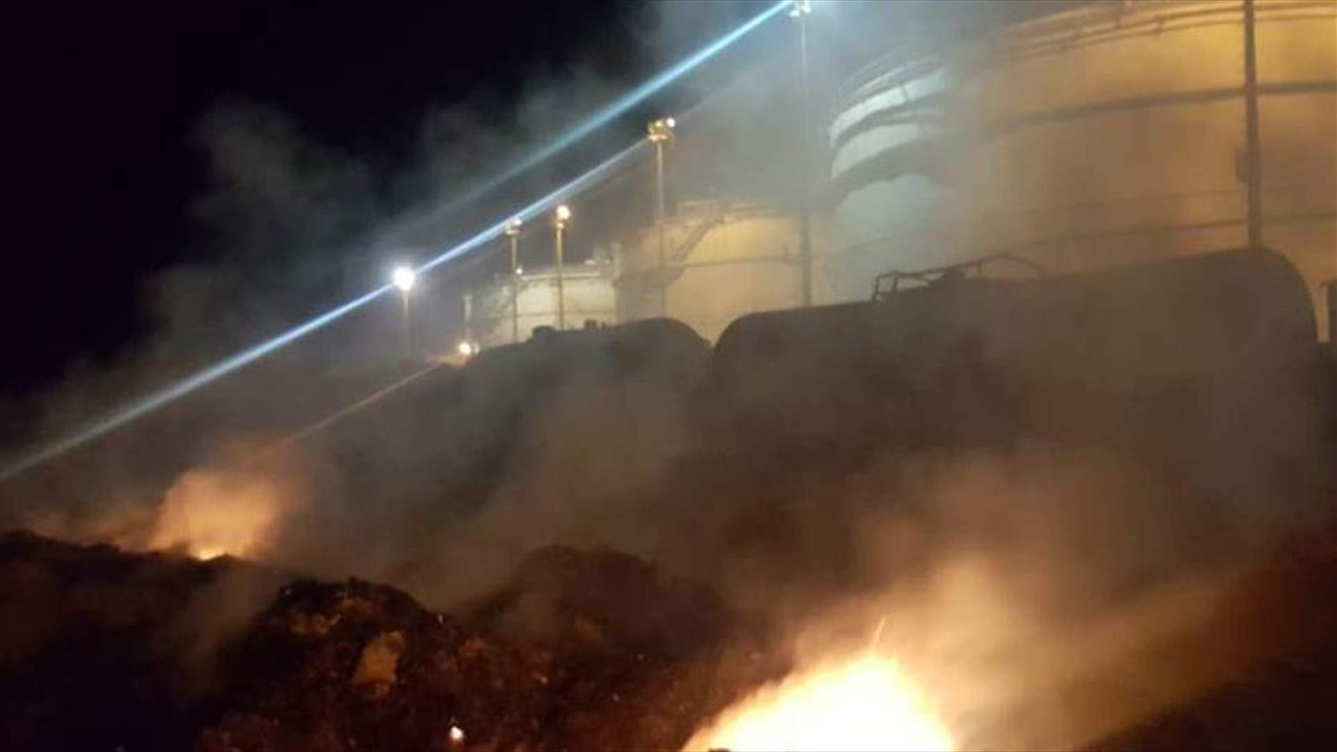 حريق بالقرب من خزانات الفيول في معمل الجية.... (صورة)