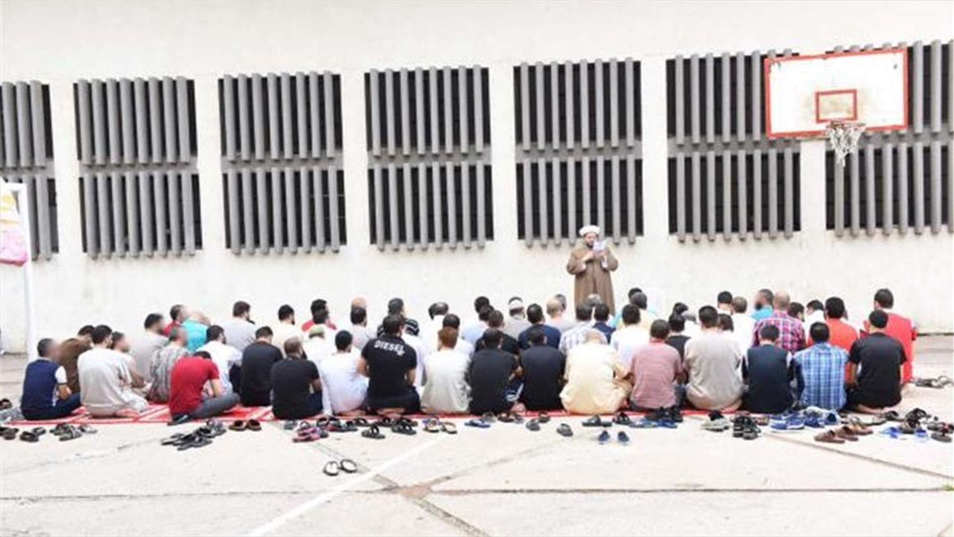 Roumieh inmates perform Adha prayers
