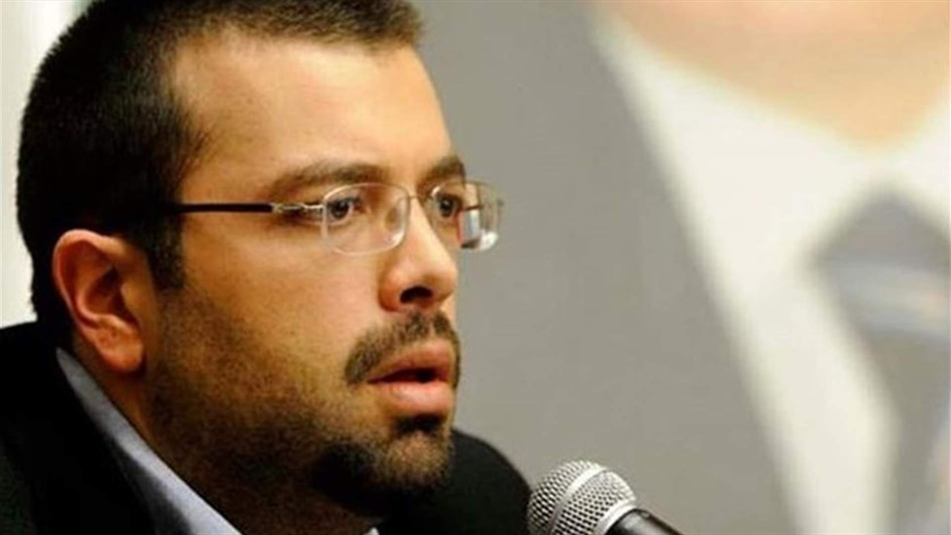 احمد الحريري: معلمينك بقصر المهاجرين أكلوا من صحن آل الحريري على مدى ٣٠ سنة ...