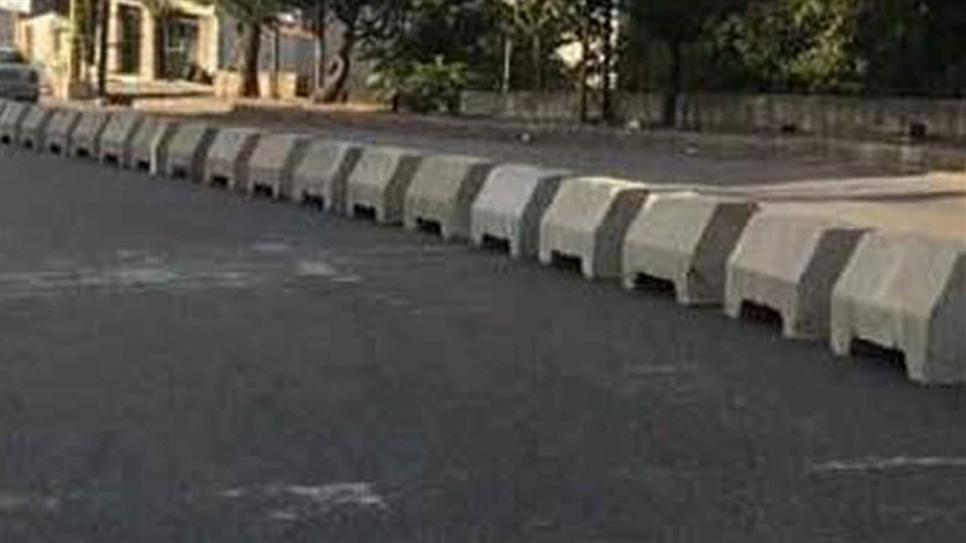 جريح بحادث إنحراف سيارة في غبالة - كسروان (صورة)