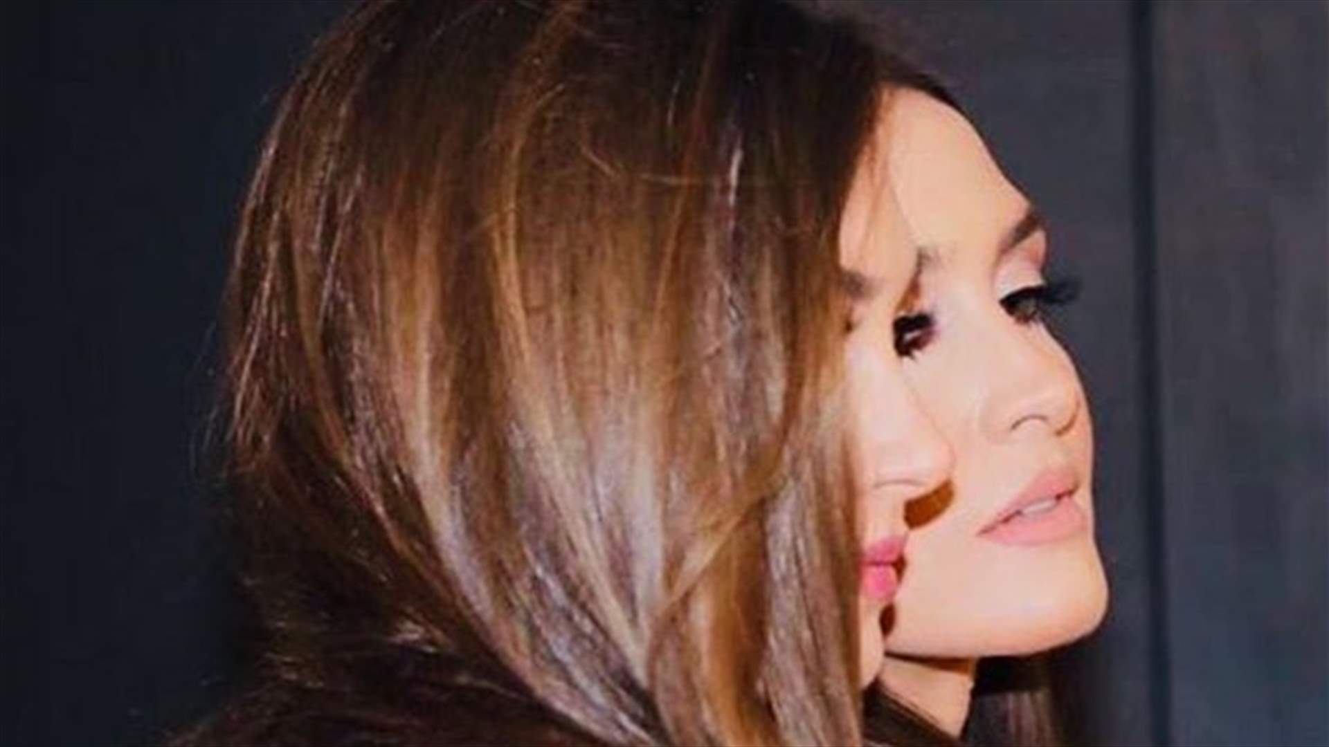 رينا ورومي شيباني وجهاً لوجه.. إنعكاس أمام المرآة (صورة)