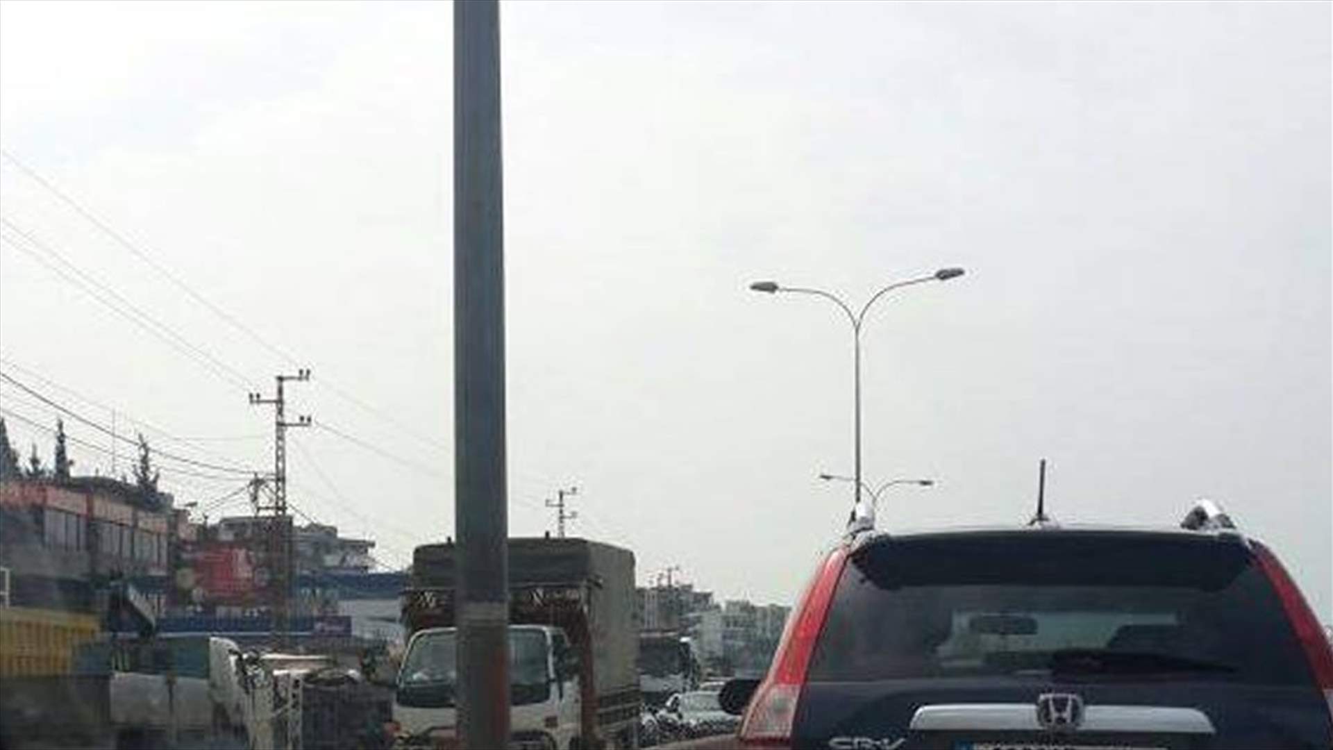 انقلاب بيك آب على اوتوستراد الصفرا (صورة)