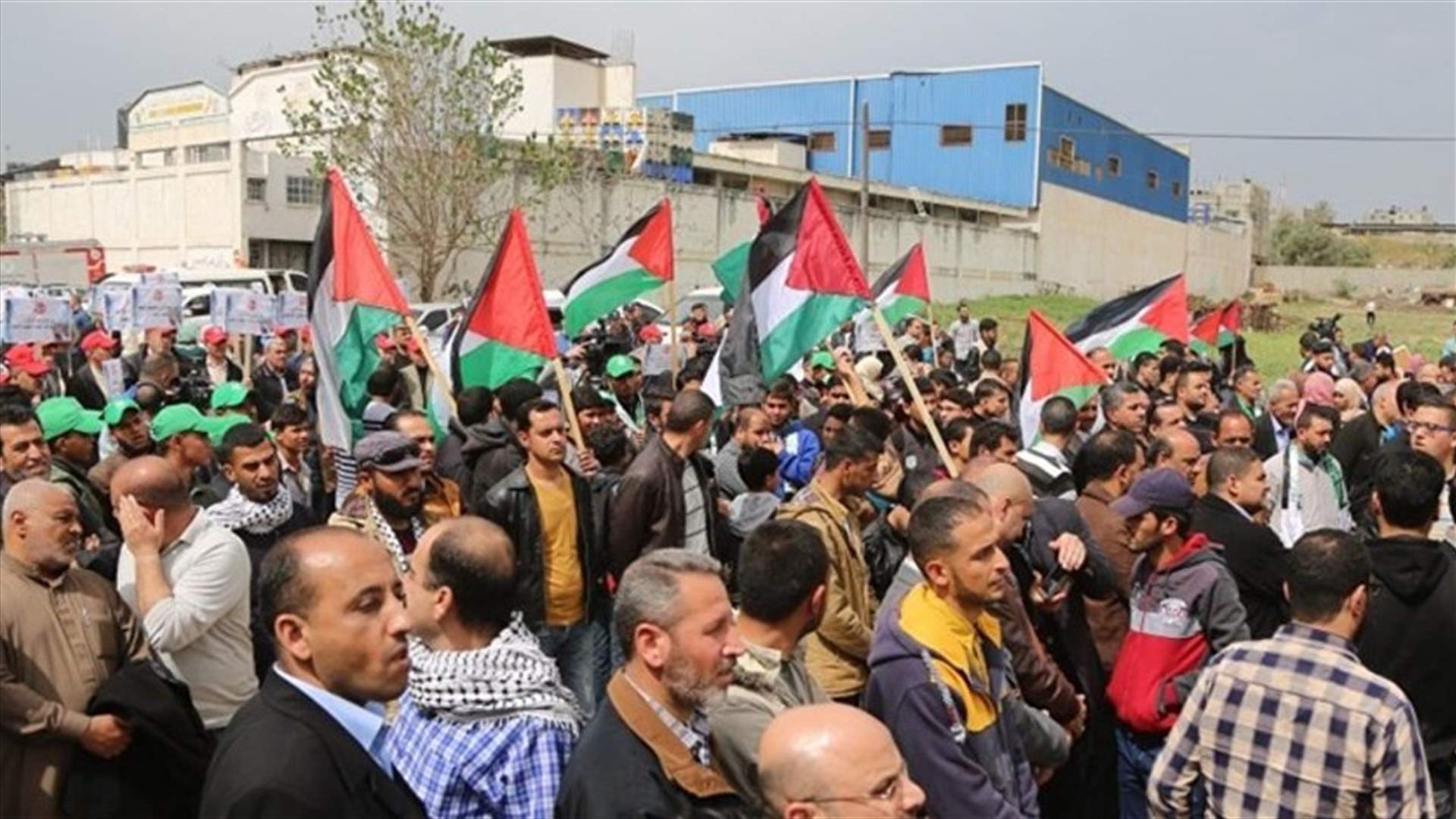 اصابة نحو 190 فلسطينيا بنيران الجيش الاسرائيلي قرب حدود غزة
