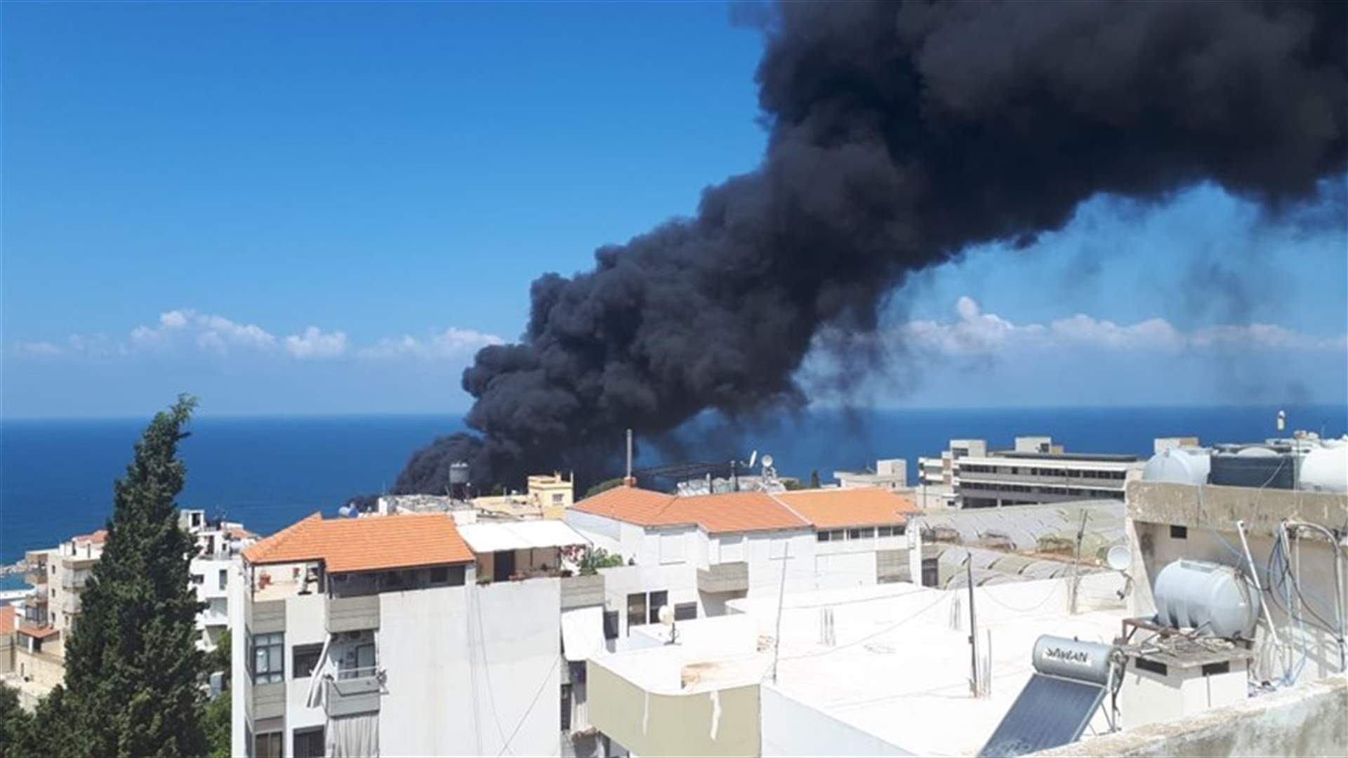 حريق كبير في البوار... صور وفيديو لضخامة الحريق