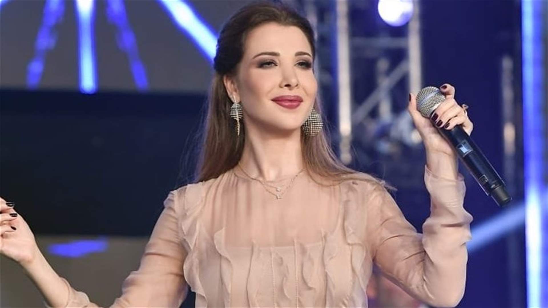 نانسي عجرم تتلقى طلباً غريباً من معجب في الكويت... فتدخل في موجة ضحك