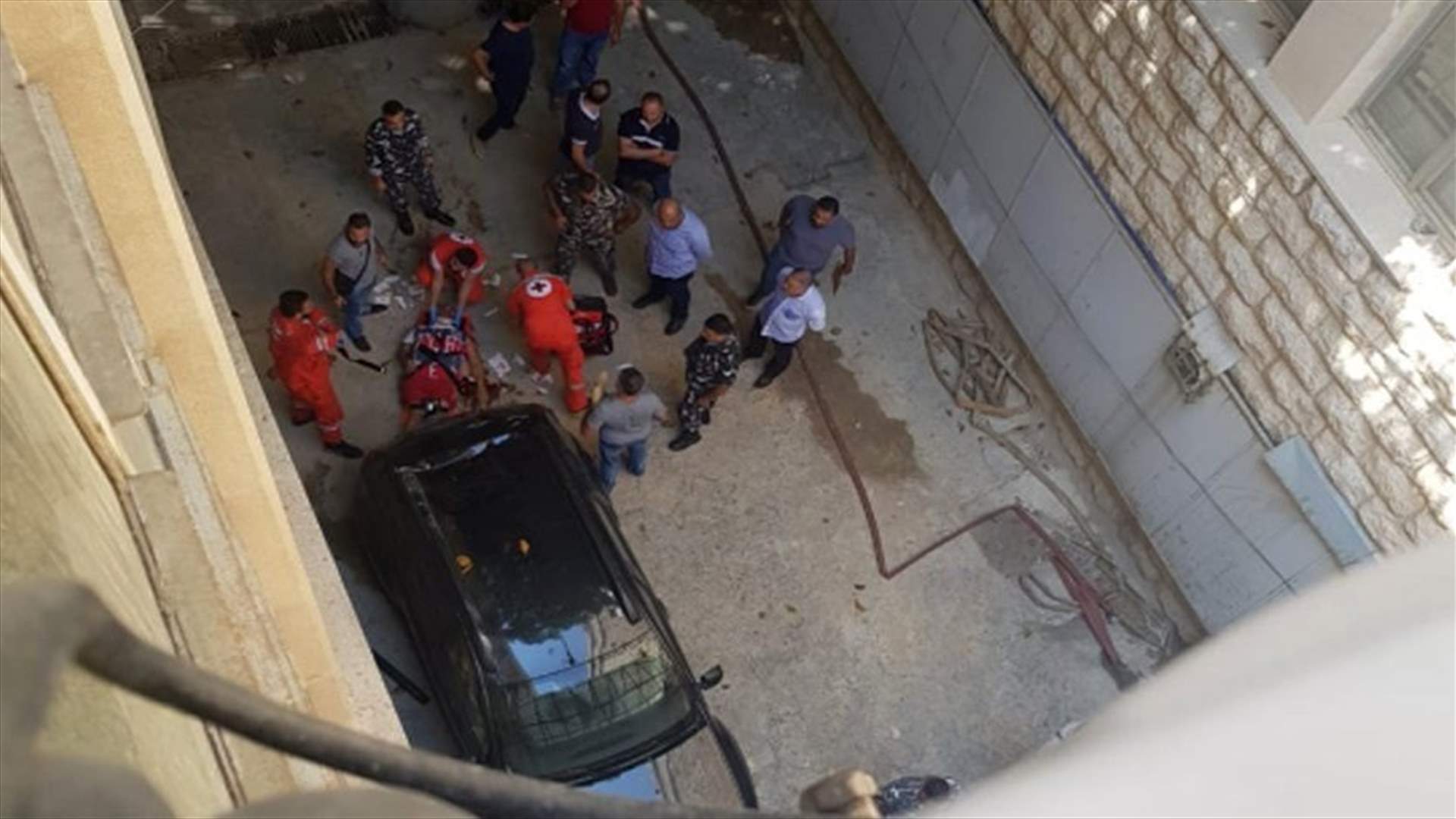 Man jumps from second floor of Justice Palace