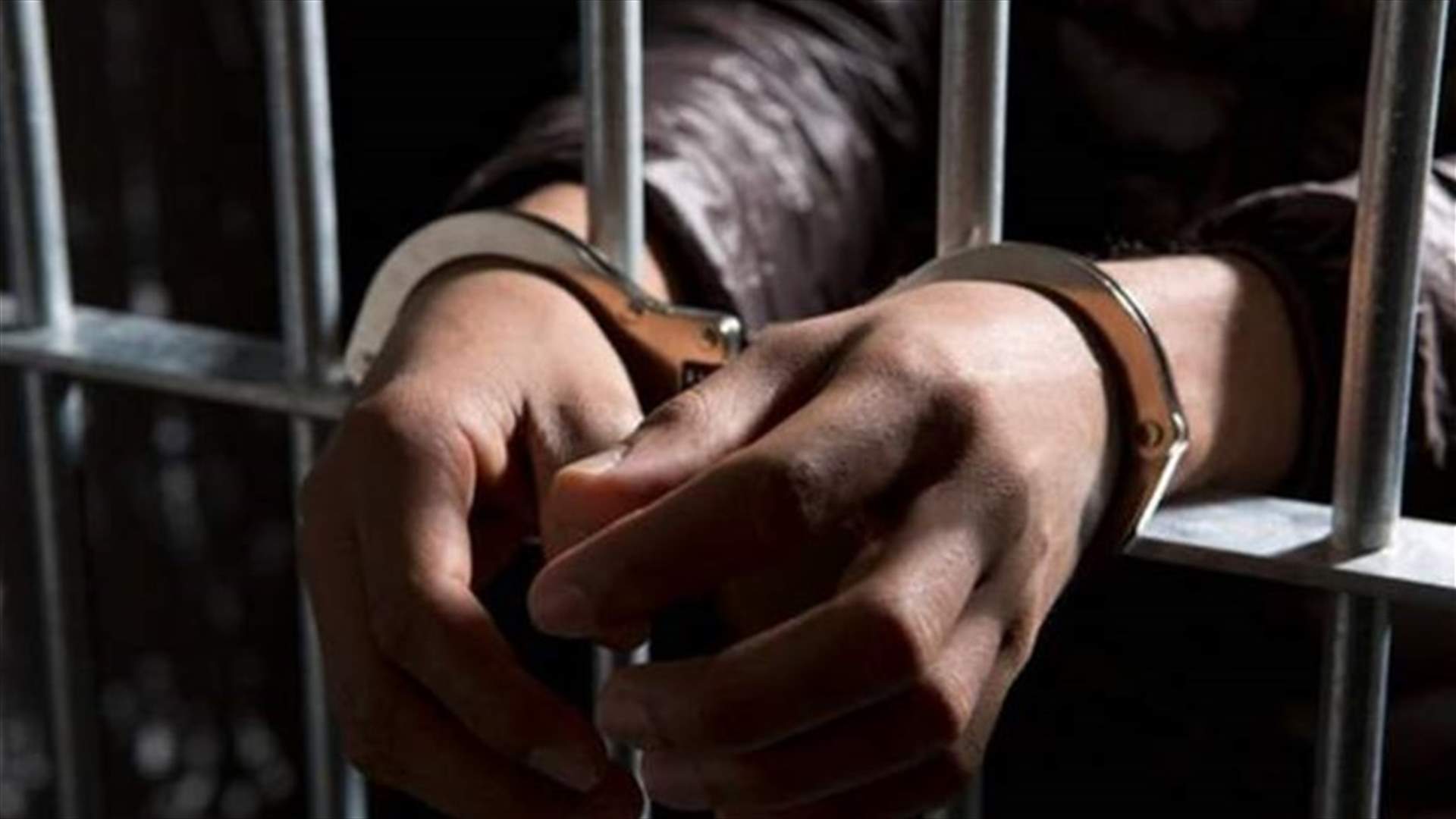 شيك مصرفي يوقع برئيس مكتب حماية الآداب