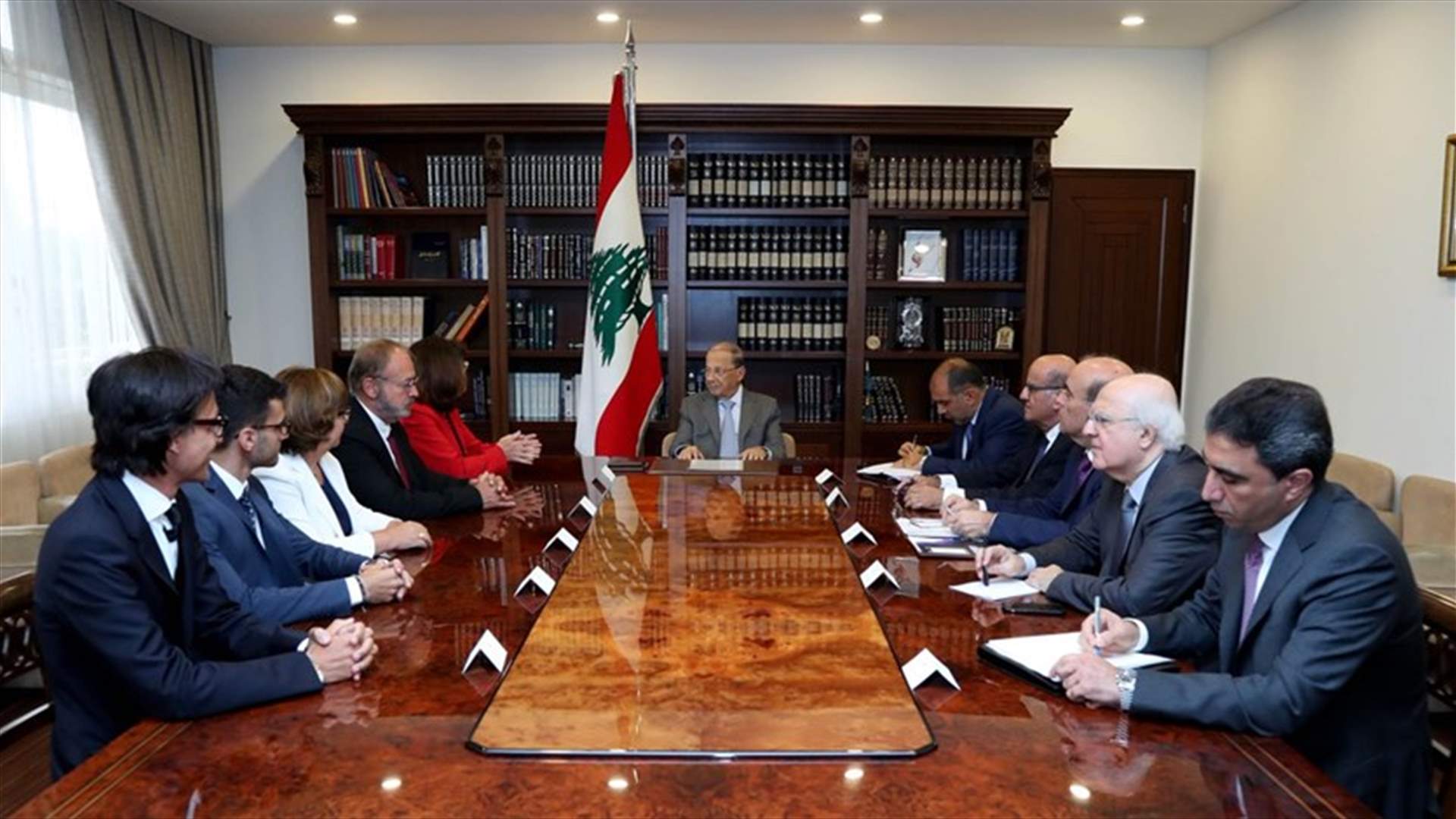 عون لوفد من أعضاء مجلس الشيوخ الفرنسي: الإهتمام بالبيئة من أولوياتي