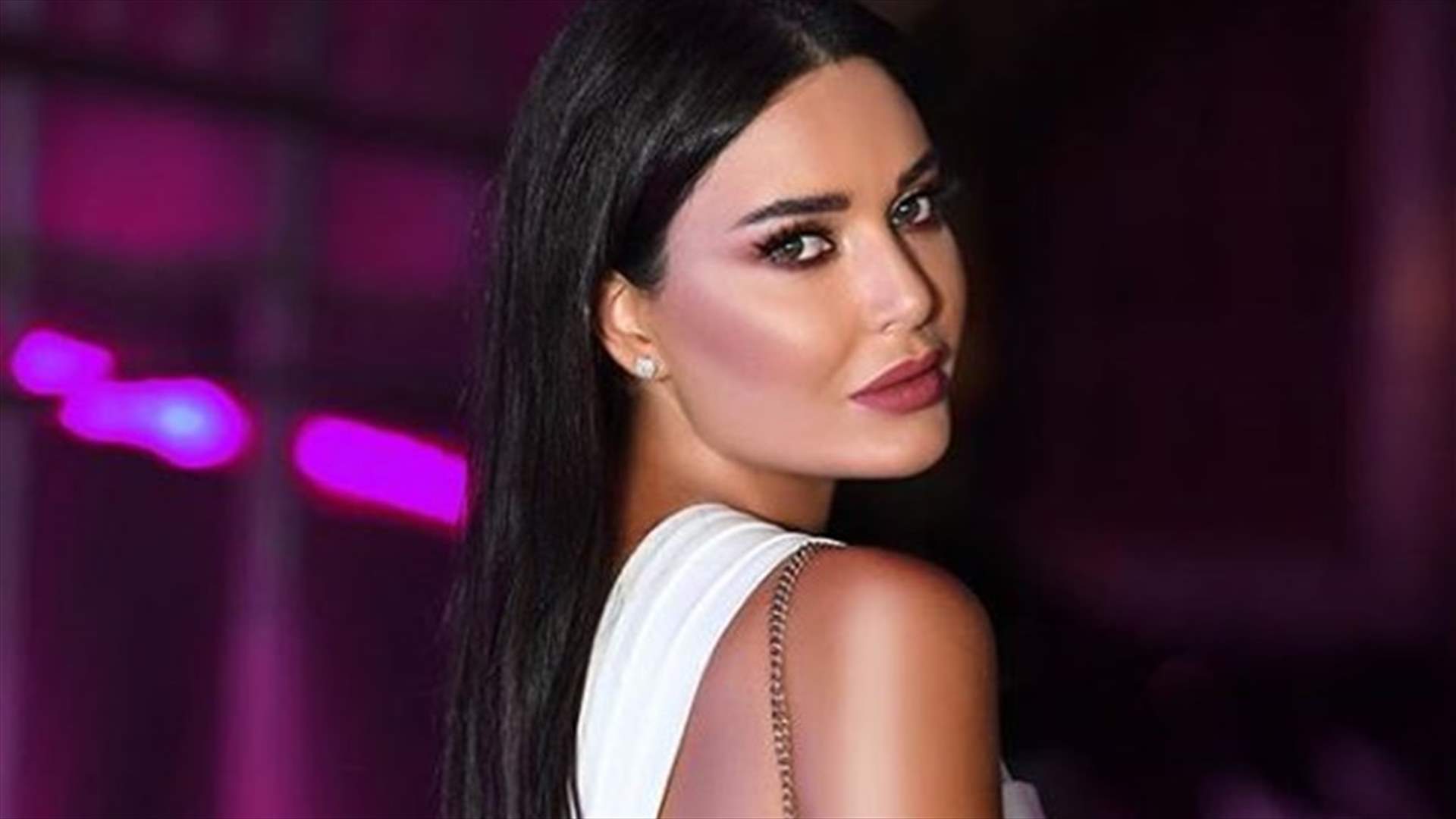 سيرين عبدالنور توثّق معاناتها في مطار بيروت بالفيديو: " شو هالمسؤولين انتو"