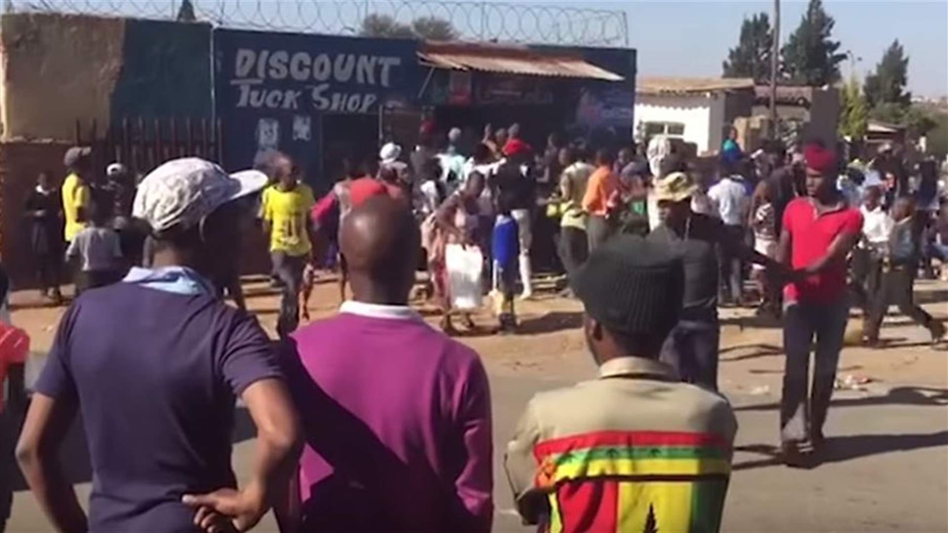 مقتل شخصين ونهب متاجر مملوكة لأجانب في جنوب أفريقيا