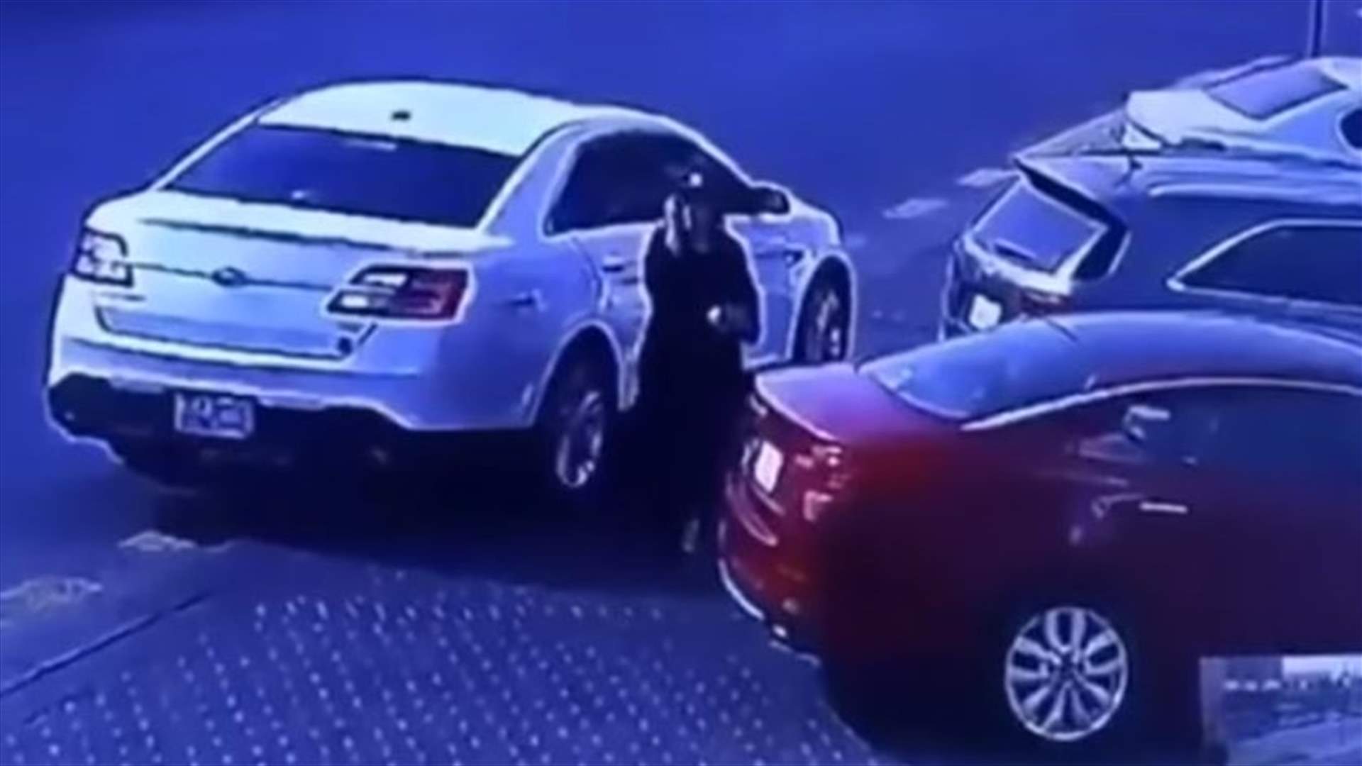 فتاة سعودية سرقت سيارة في وضح النهار... وكاميرات المراقبة وثّقت ما حصل