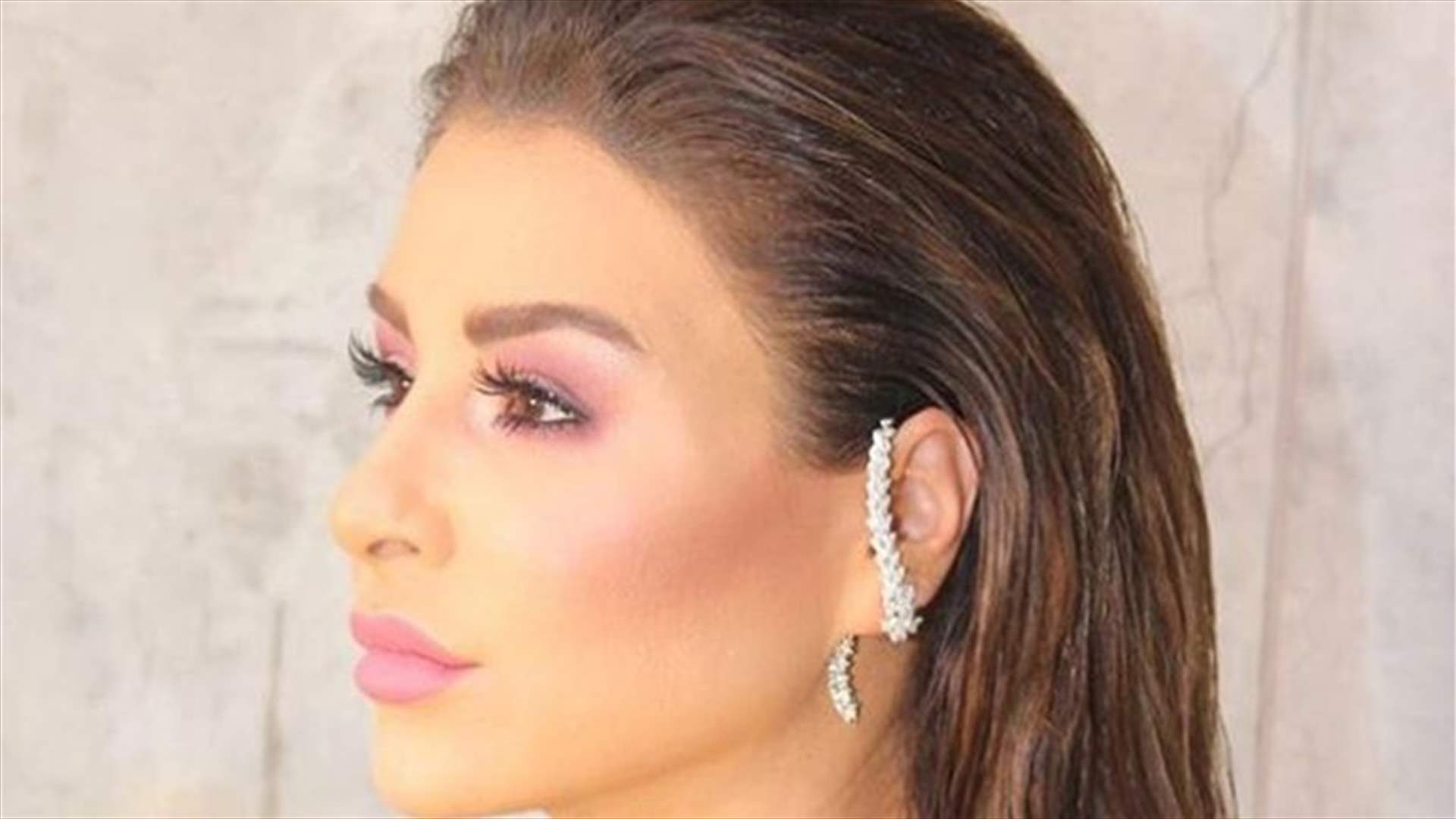 الهاتف لا يتعرّف على وجه ماغي بو غصن بعد المكياج!