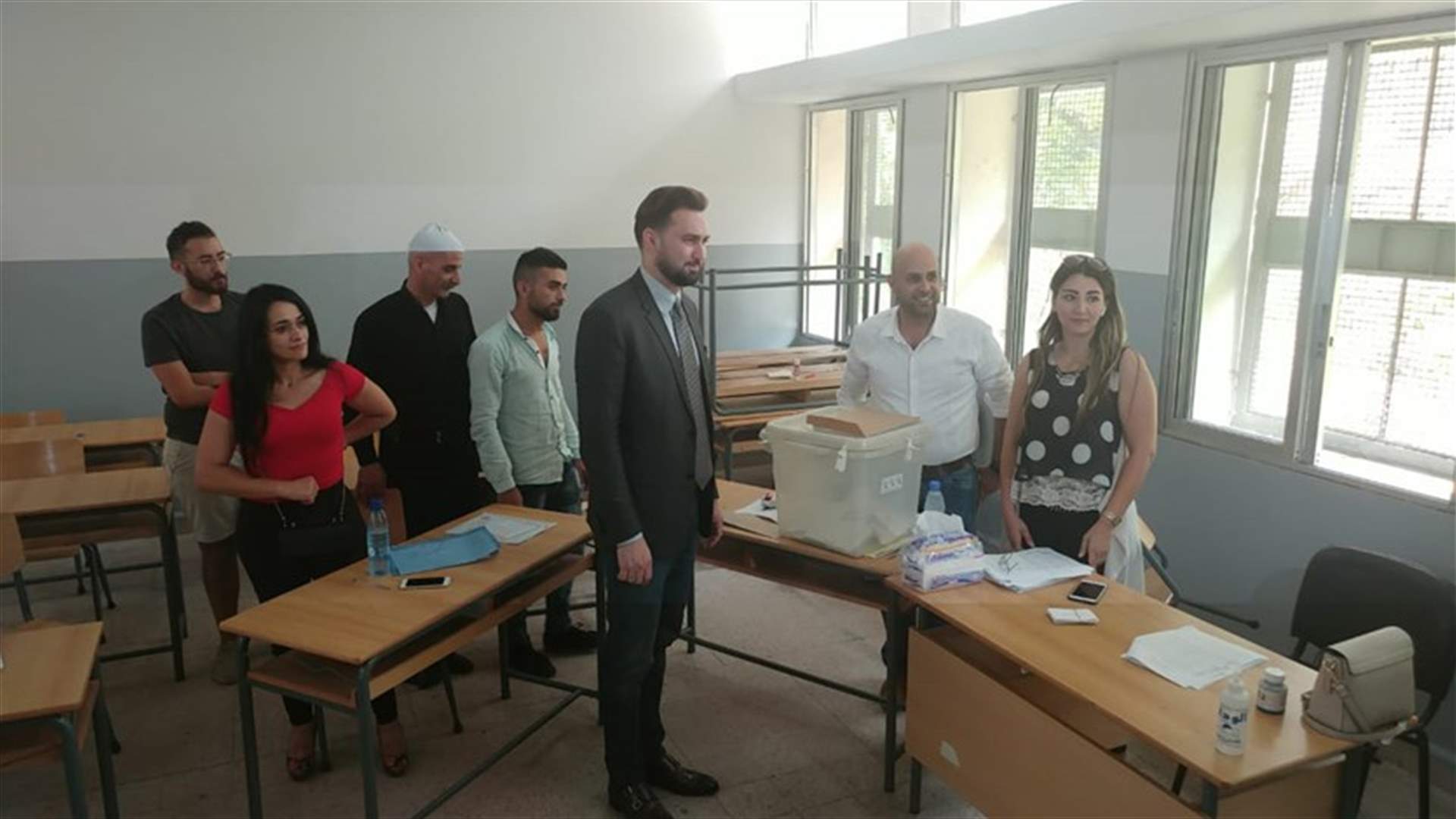 وصول النائب تيمور جنبلاط الى ثانوية الرمل الظريف للإطلاع على مجريات انتخابات المجلس المذهبي الدرزي (صورة)