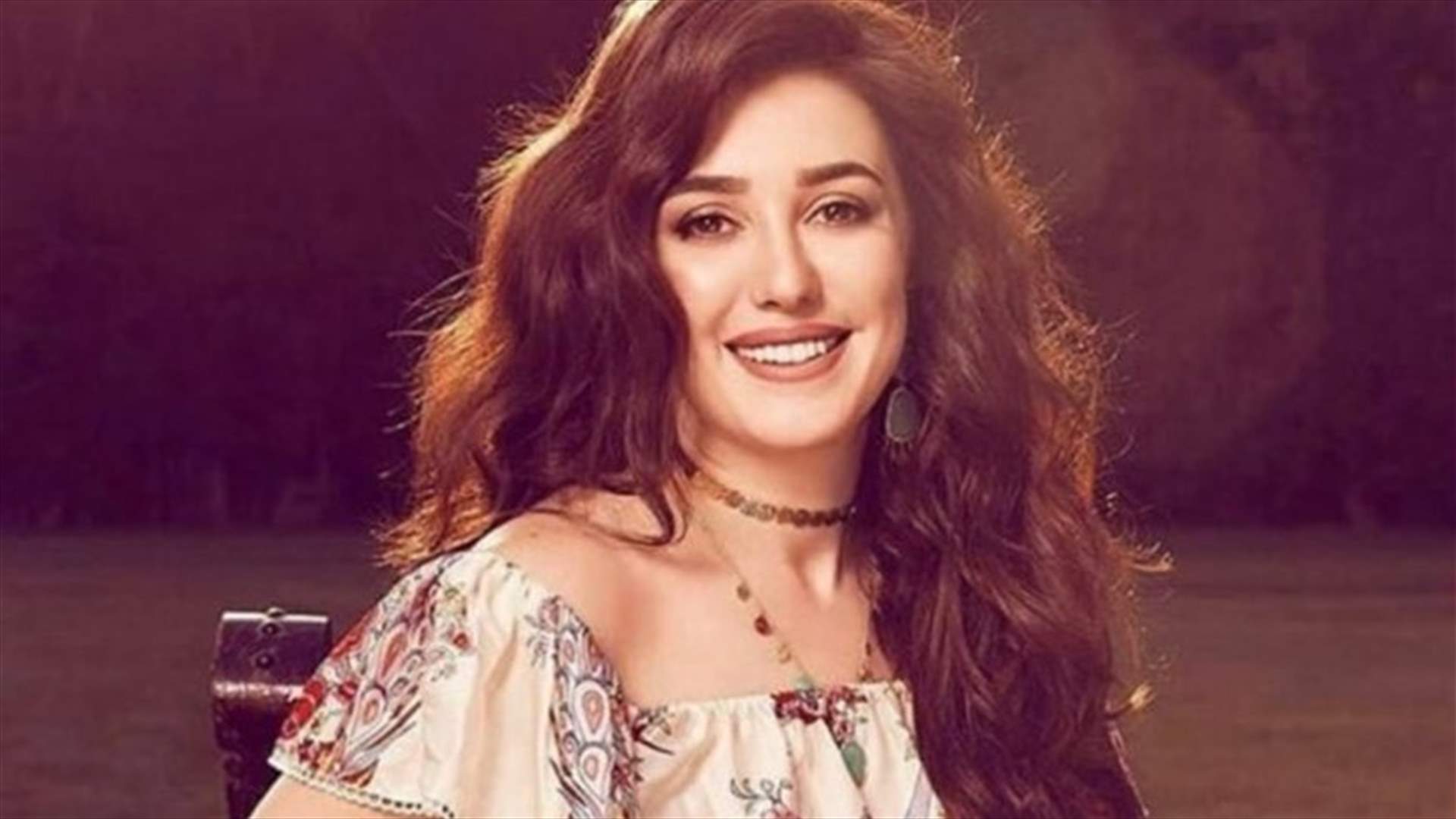 كندة علوش تكشف عن حملها للمرة الأولى بفستانٍ أسودٍ