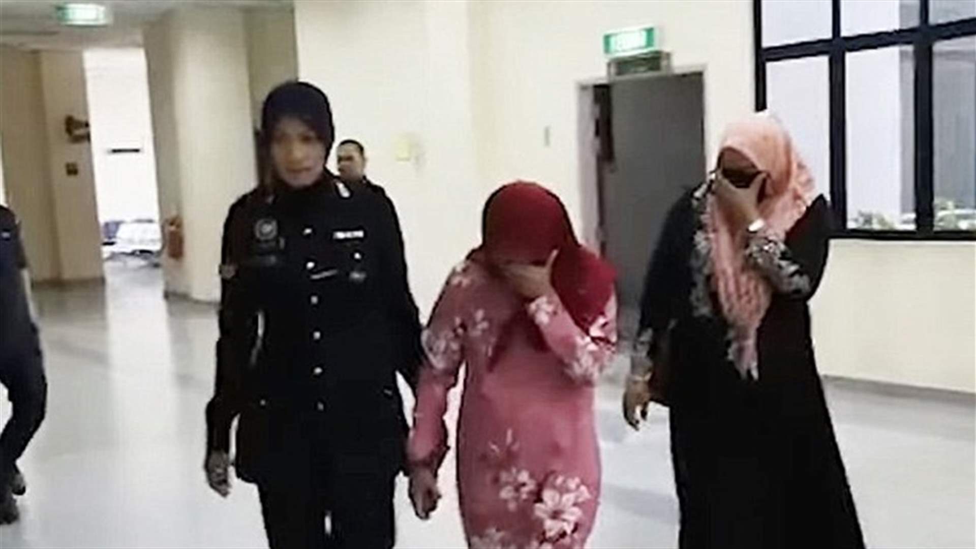 جلد سيدتين ضبطتا بوضعٍ حميمٍ في ماليزيا