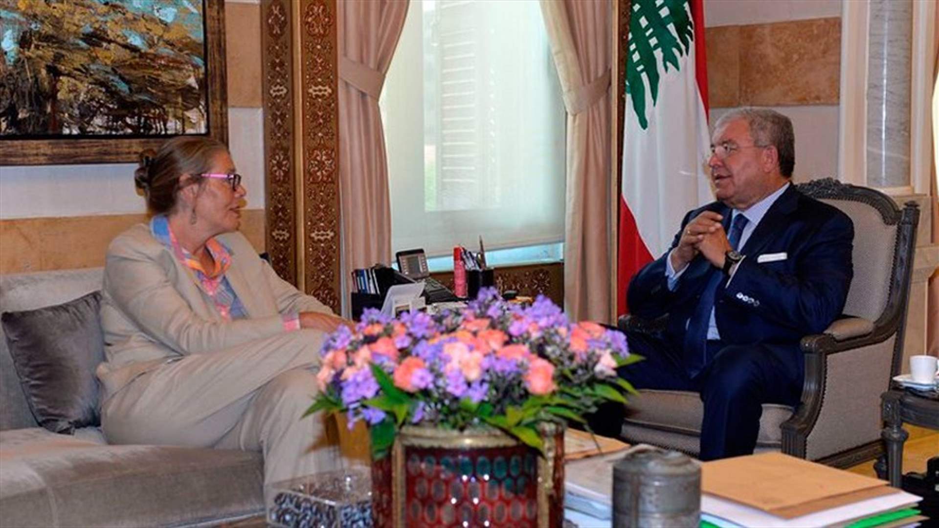 Al-Mashnouq discusses with UN’s Kardel UNRWA funding cut, STL and cabinet formation