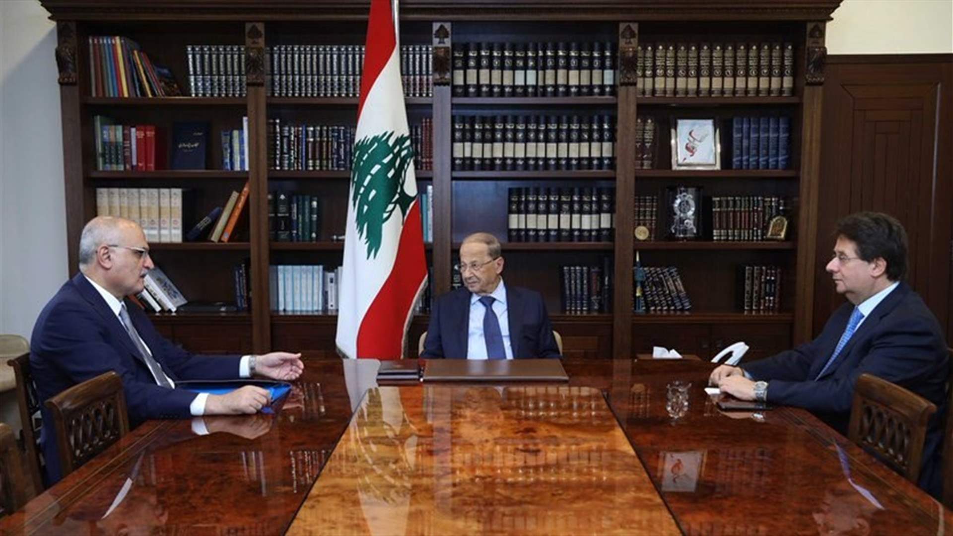Aoun meets with Hassan Khalil, Kanaan; discusses economic situation