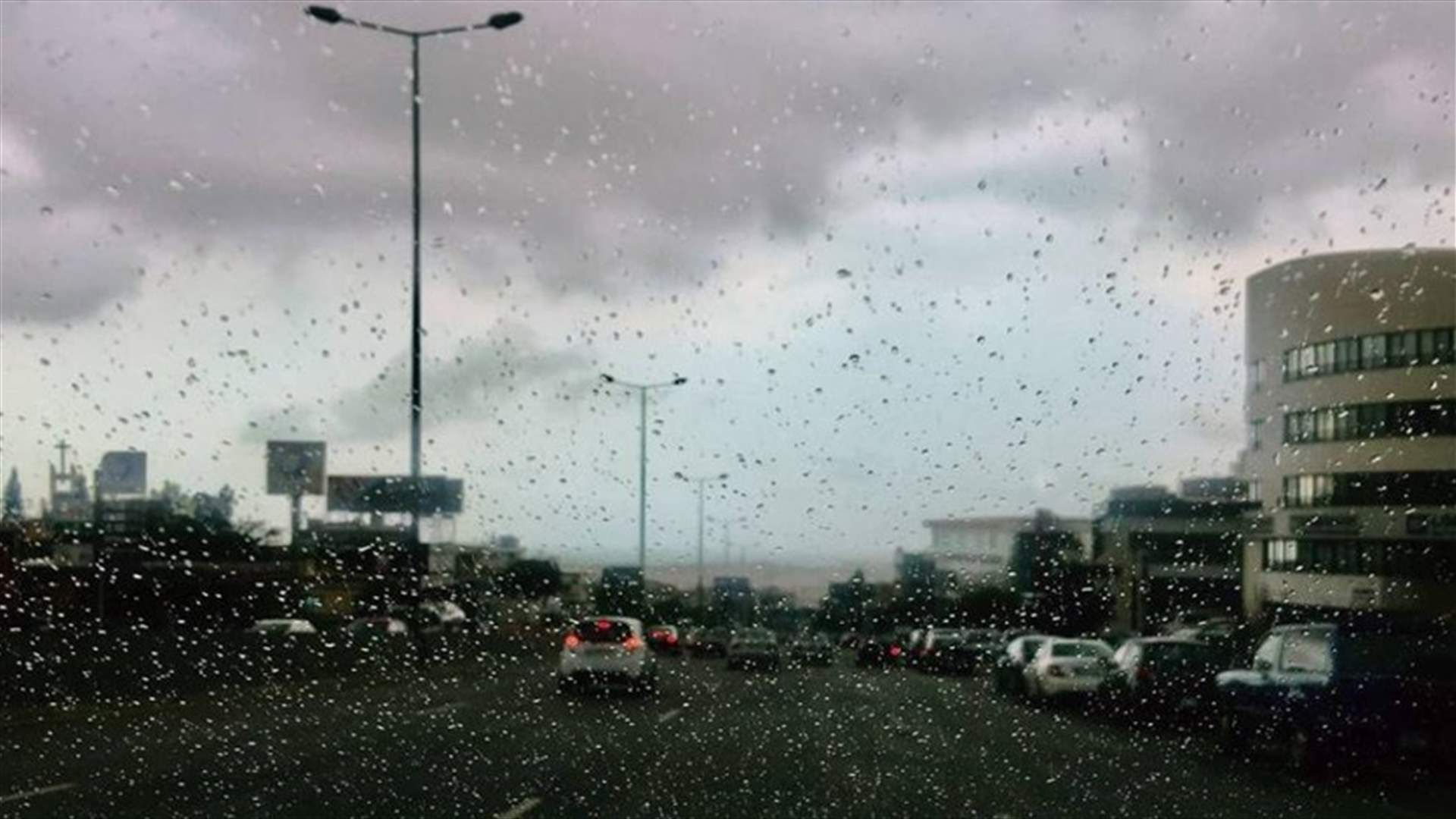 تساقط الرذاذ على الجبال... والدفاع المدني يدعو الى توخي الحذر