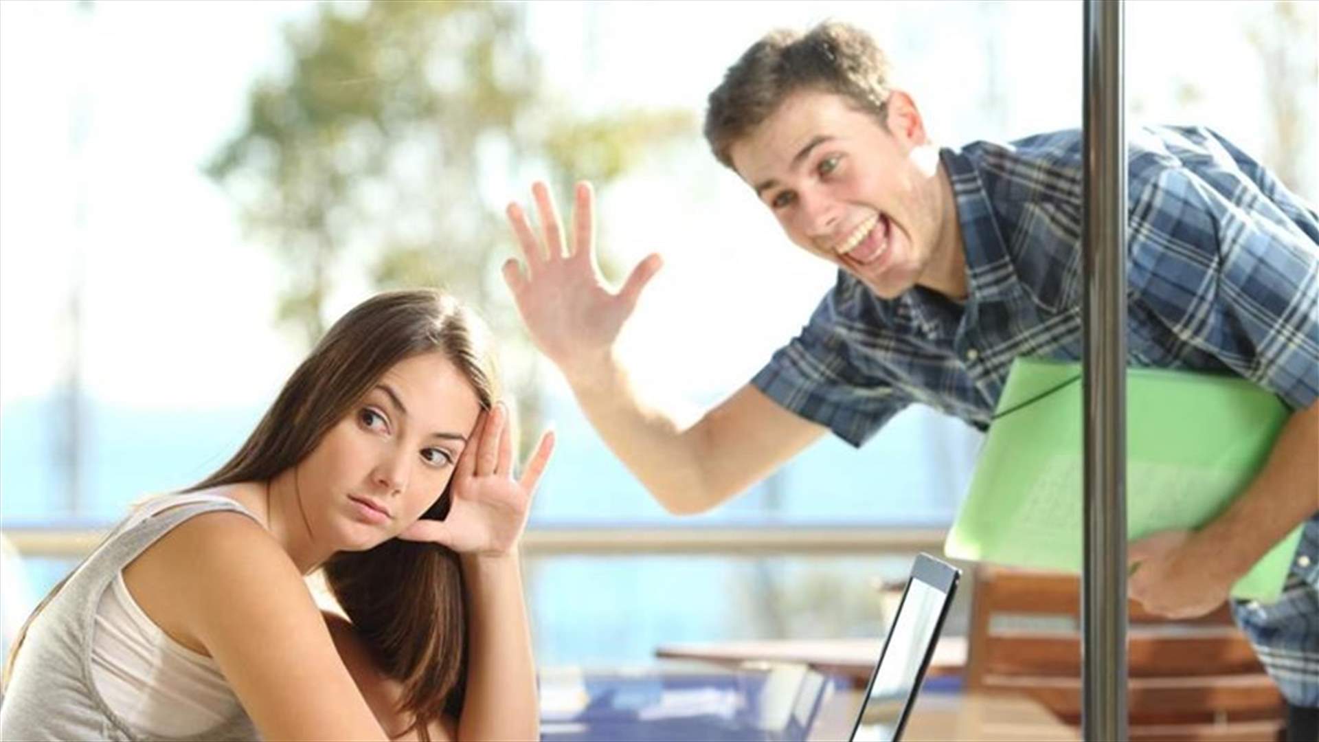 إشارات في لغة الجسد تكشف عدم إعجاب الآخرين بك