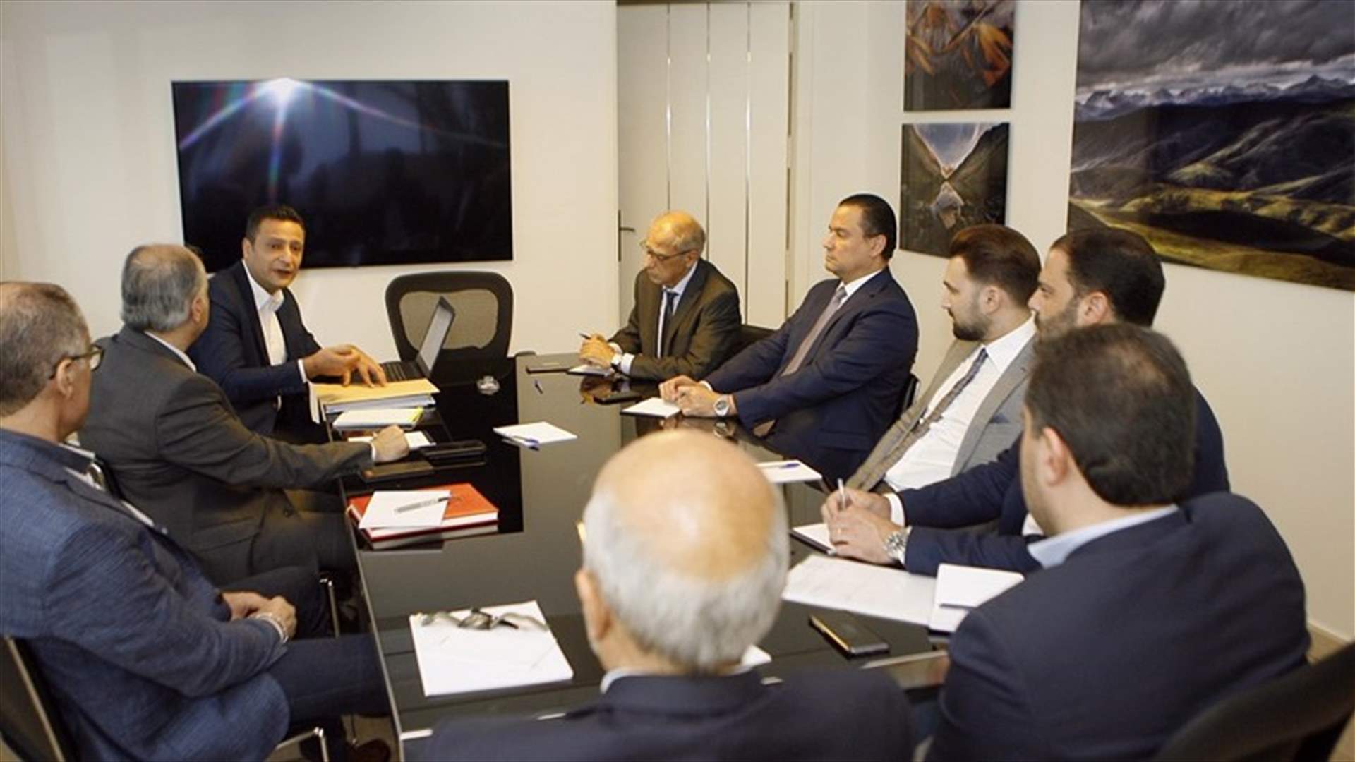 "اللقاء الديمقراطي" يتابع ملف قطاع النقل ويتعهد بمتابعته