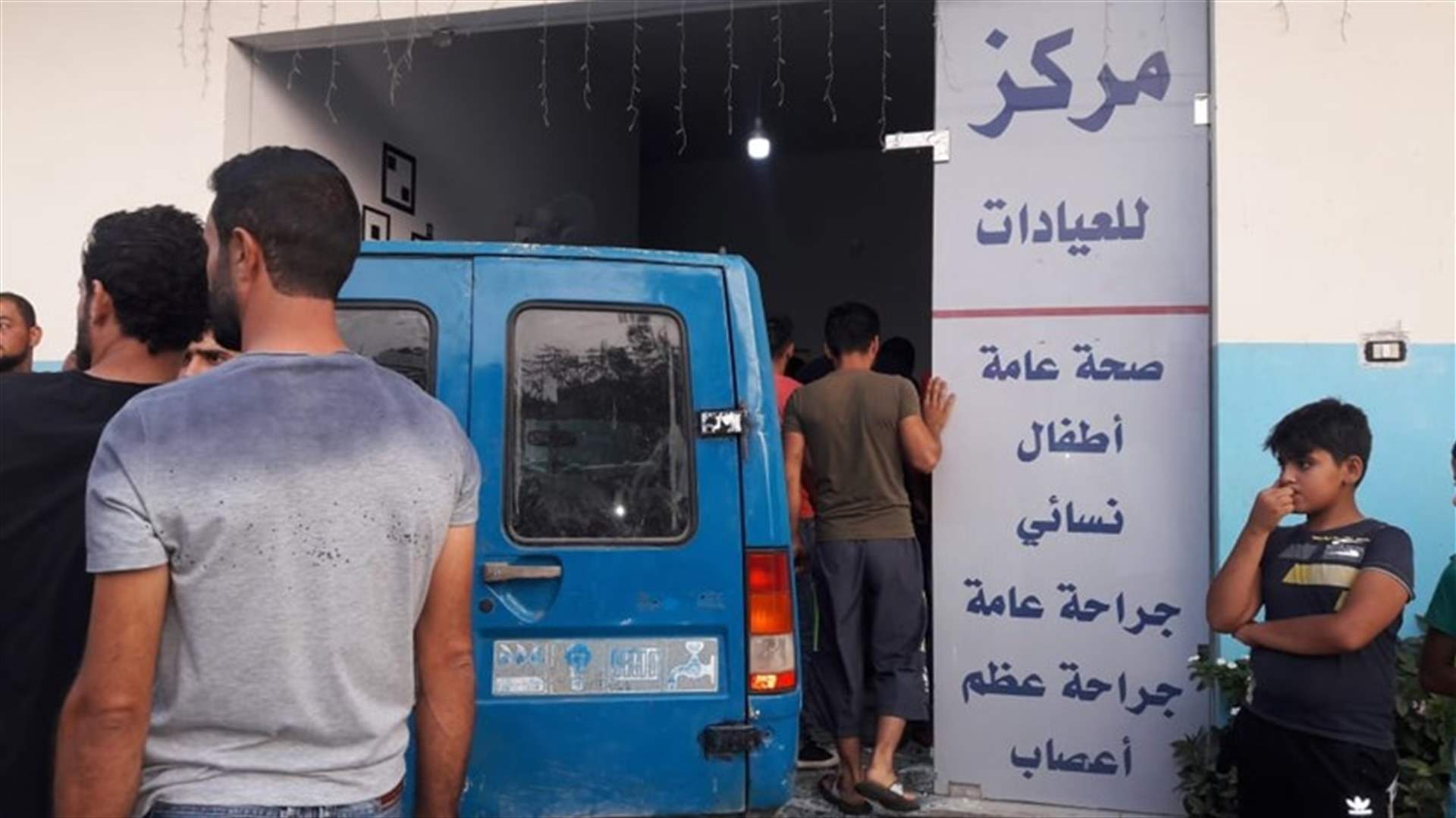 فقدَ السيطرة على سيارته... فاستقر داخل مركز طبي في عكار (صور)