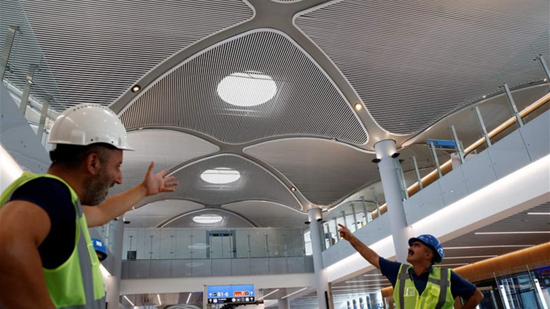 Turkish police detain hundreds of protesting airport workers