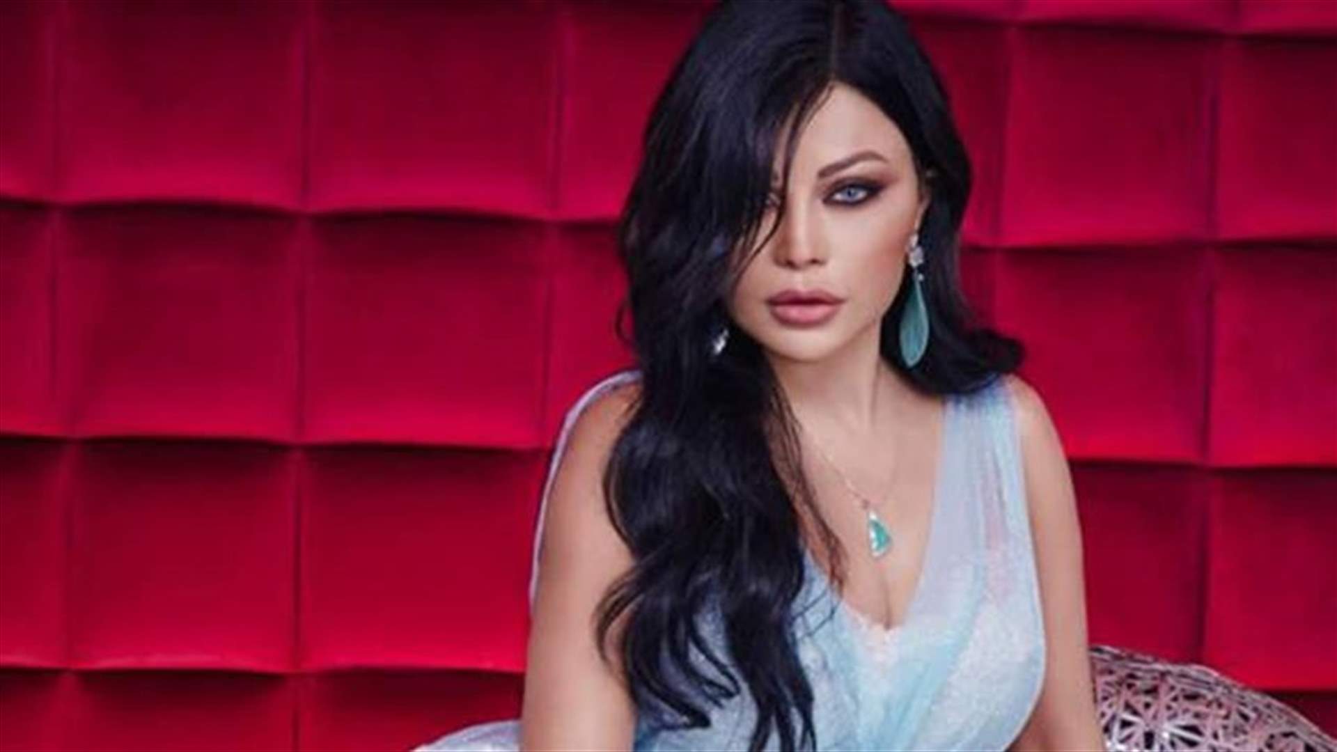 هيفاء وهبي تتنكّر بالعباءة في &quot;المول&quot; في دولةٍ عربية (فيديو)