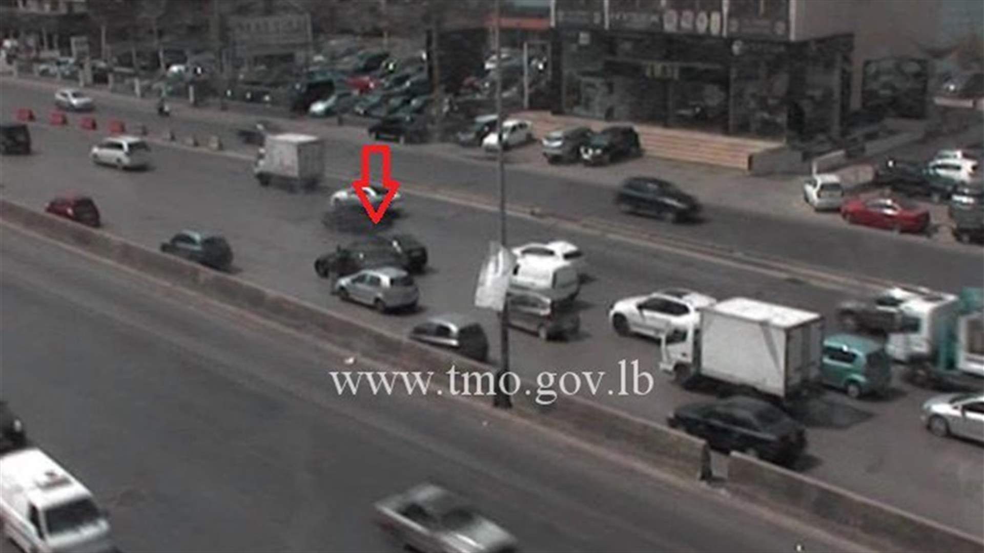 التحكم المروري: تصادم بين مركبتين على اوتوستراد جل الديب باتجاه نهرالموت وحركة المرور كثيفة في المحلة (صورة)