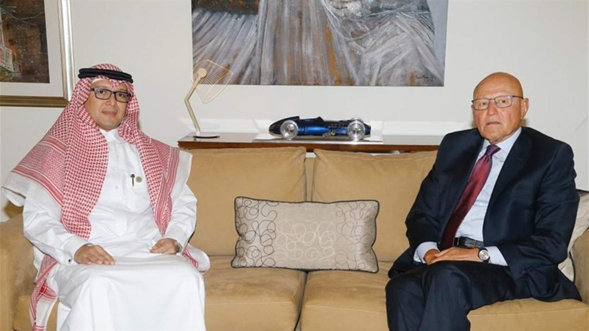 Former PM Salam meets with Bukhari