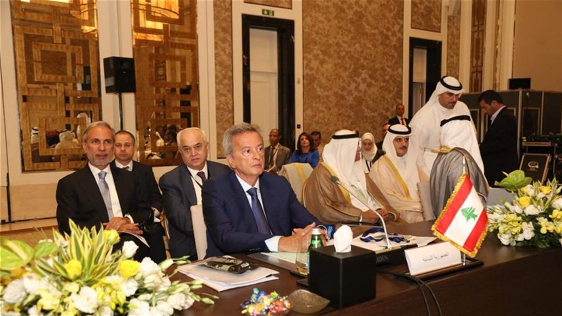 رياض سلامة يؤكد من الأردن ان الليرة مستقرة