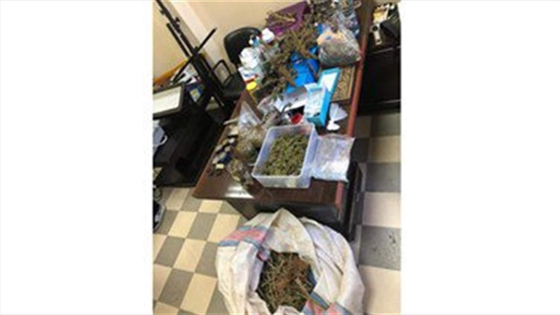 A drug dealer and his accomplice arrested in Baabdat - PHOTOS