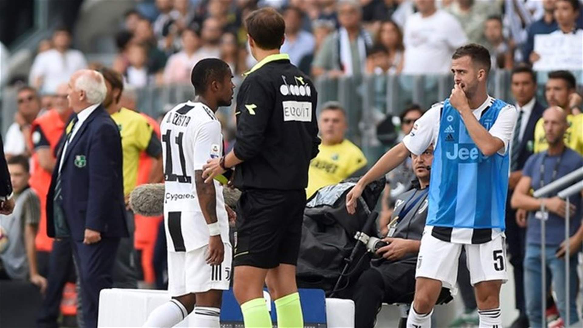 ايقاف دوغلاس كوستا لاعب يوفنتوس أربع مباريات بسبب حركة غير أخلاقية