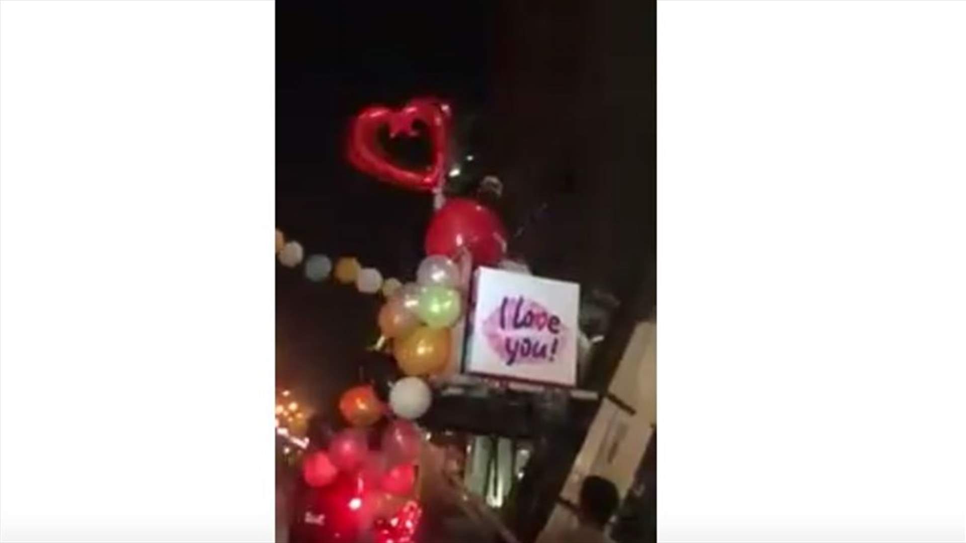في مصر... طلب يد حبيبته الساعة الرابعة فجراً على سلم كهربائي (فيديو)