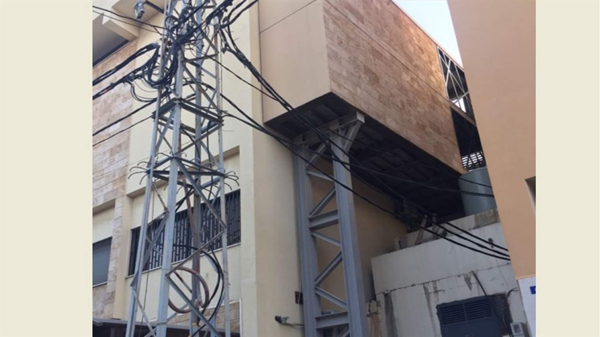 "كيوسك" يتعدى على عقارات في جبيل