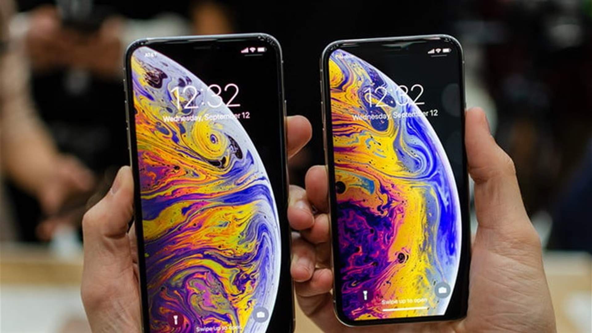 مشكلة في شاشة آيفون XS Max في أول يوم له في الأسواق