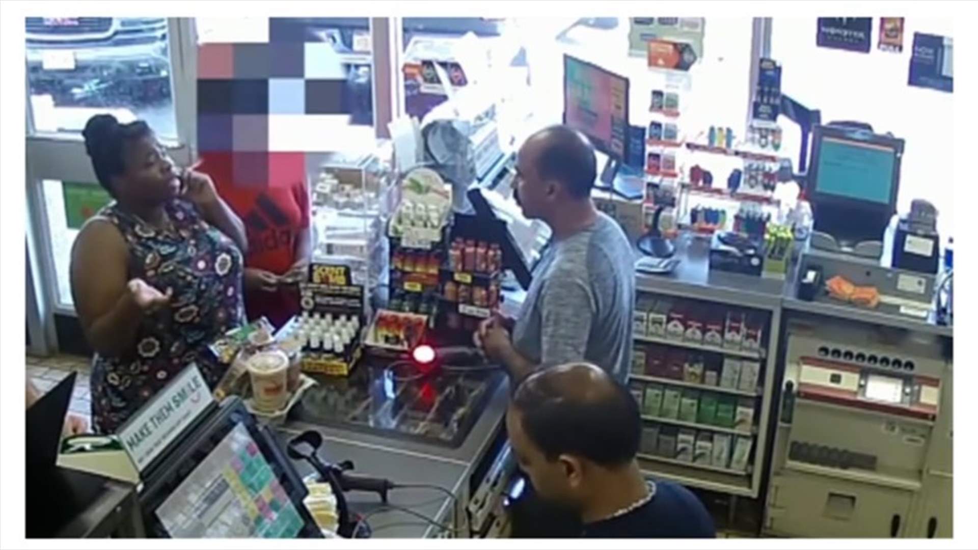 بعد شجار بسبب ثمن كوب شراب... شاهدوا ماذا فعلت زبونة داخل متجر!
