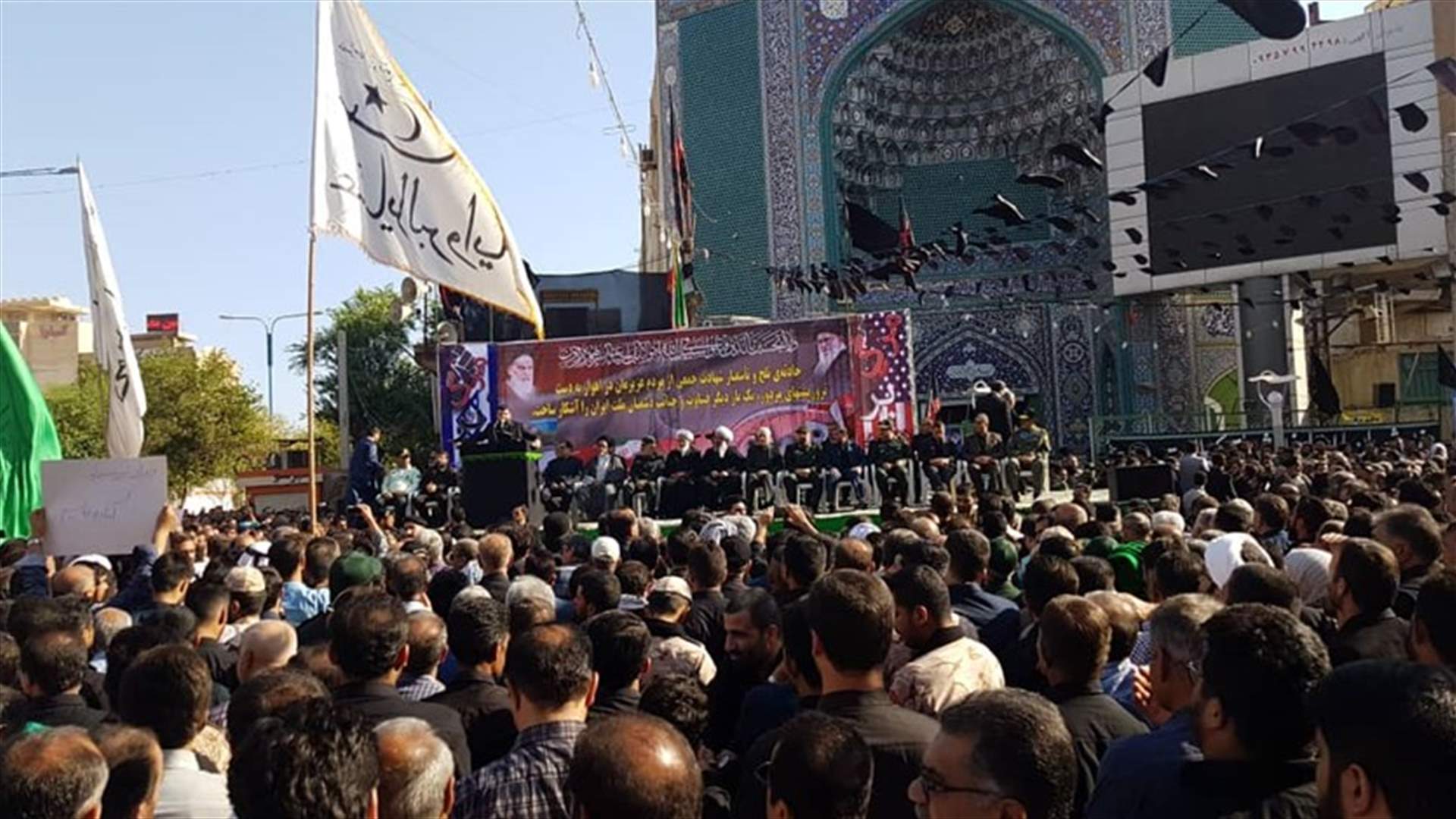 الآلاف يتجمعون لتشييع ضحايا هجوم الأهواز (صورة)
