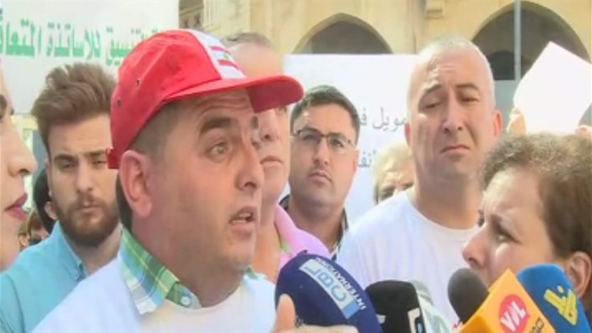تظاهرات خارج مجلس النواب